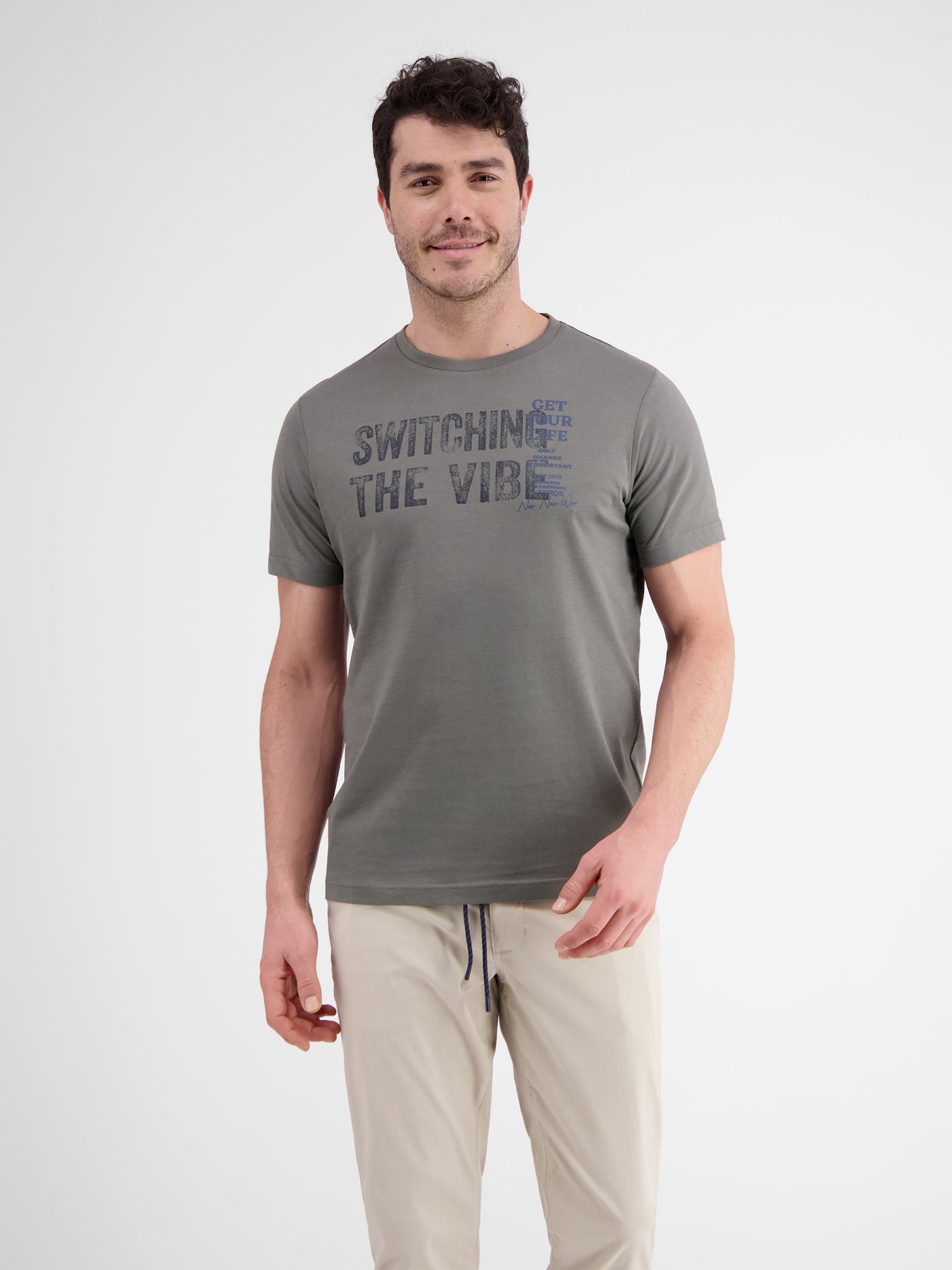 Unifarbenes T-Shirt für Herren mit Brustprint