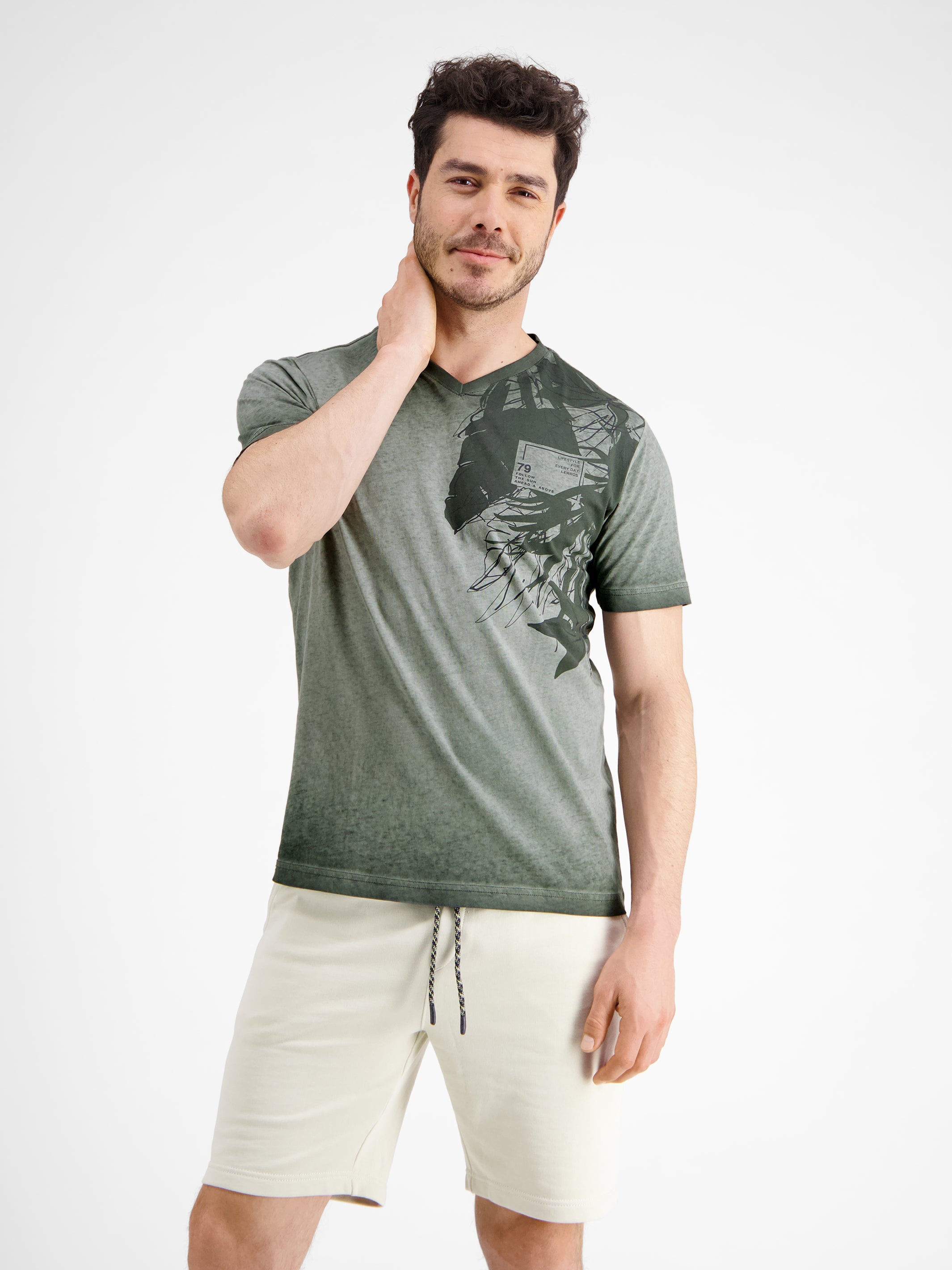 V-Neck T-Shirt mit floralem Print – LERROS SHOP