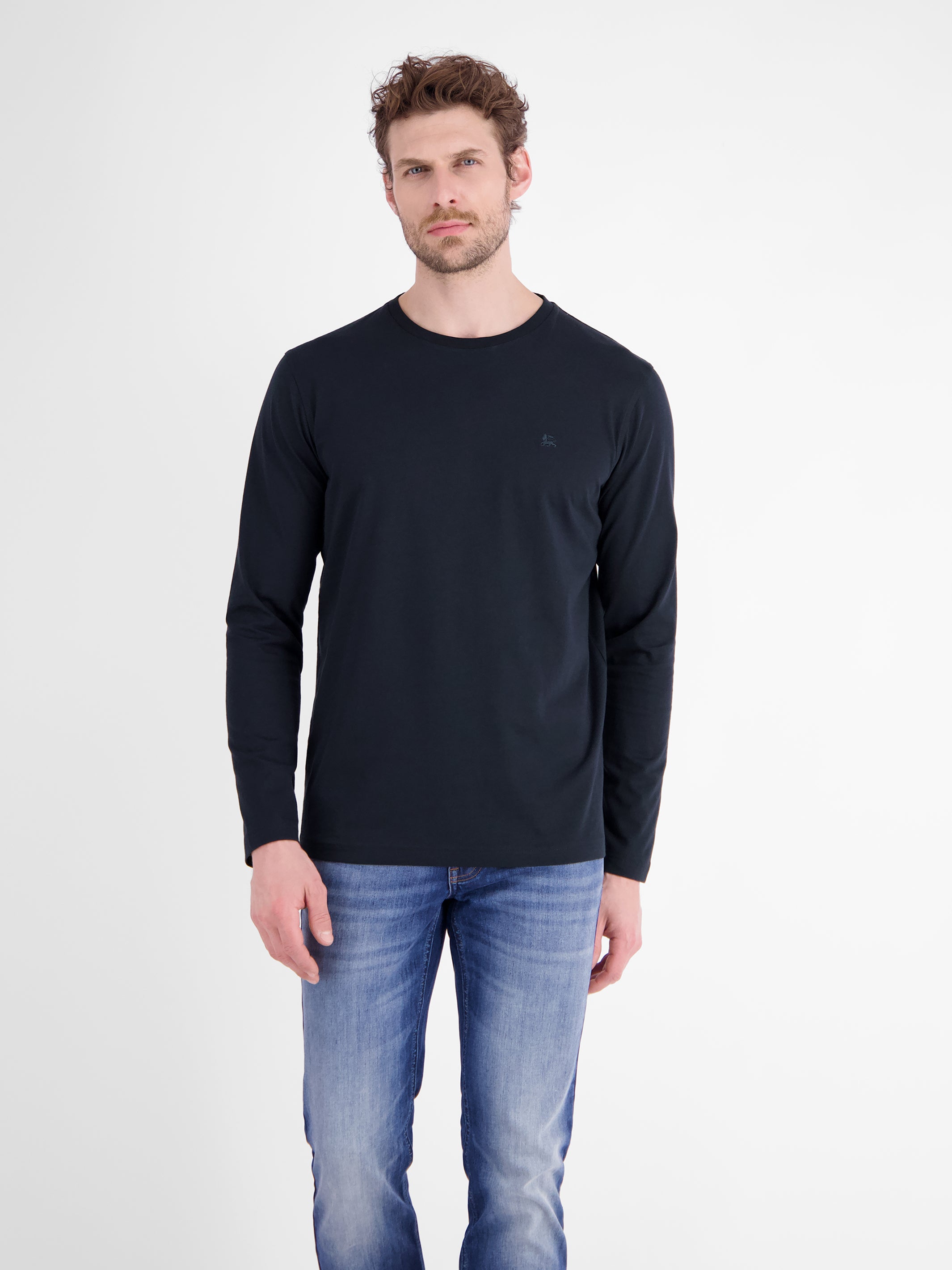 Lightweight cotton long-sleeve shirt with comfortable crew neck