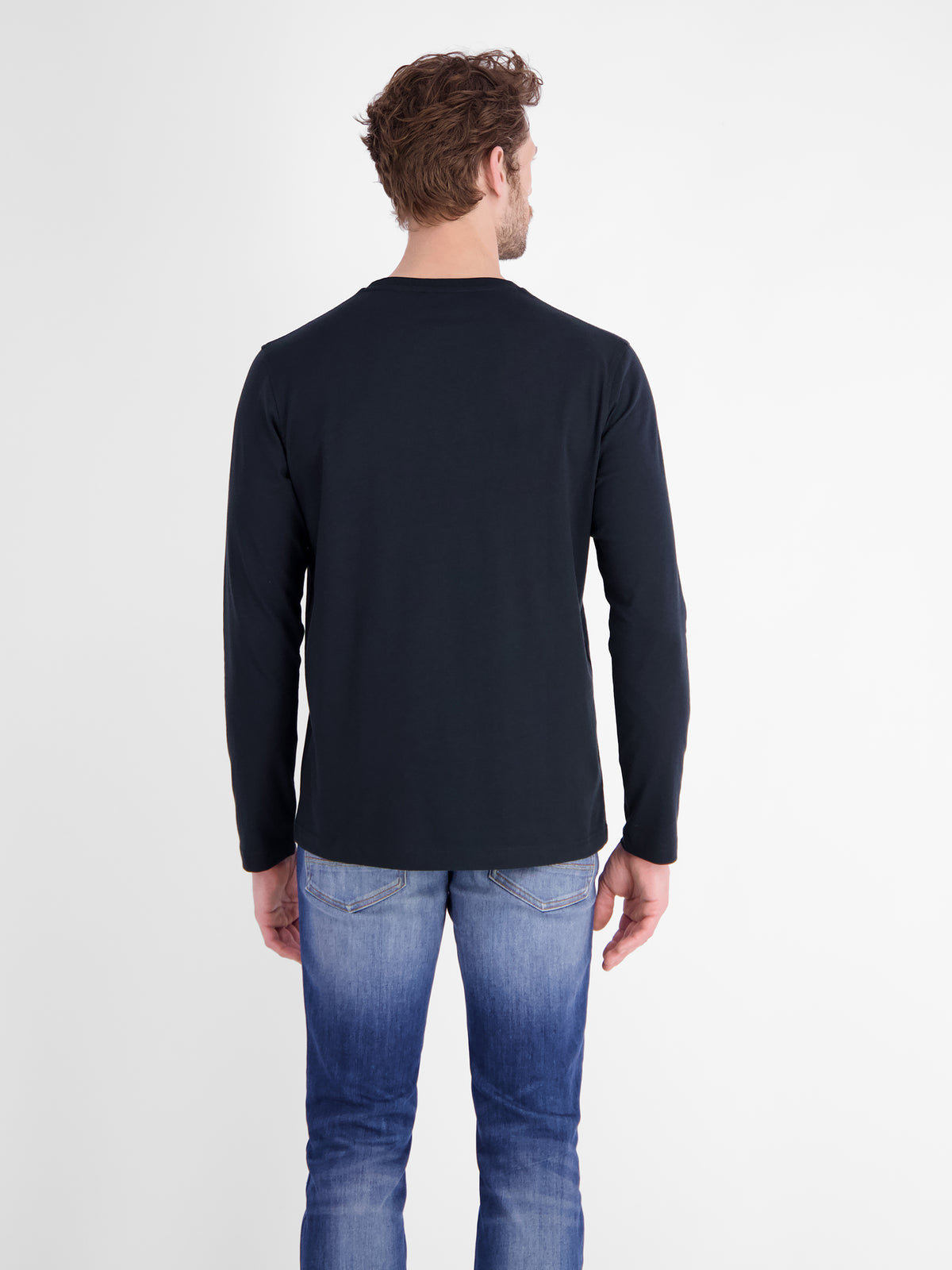 Lightweight cotton long-sleeve shirt with comfortable crew neck