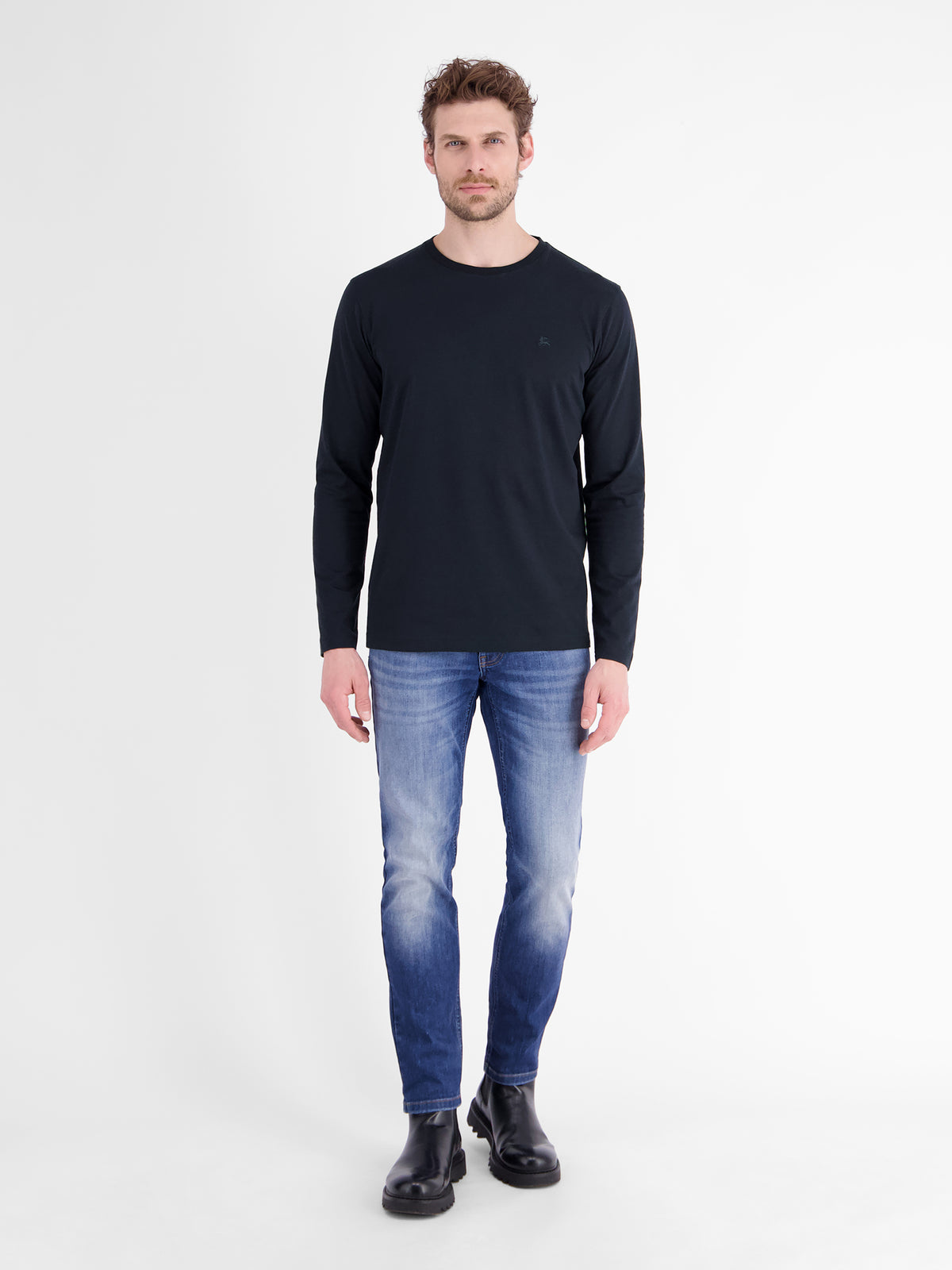 Lightweight cotton long-sleeve shirt with comfortable crew neck