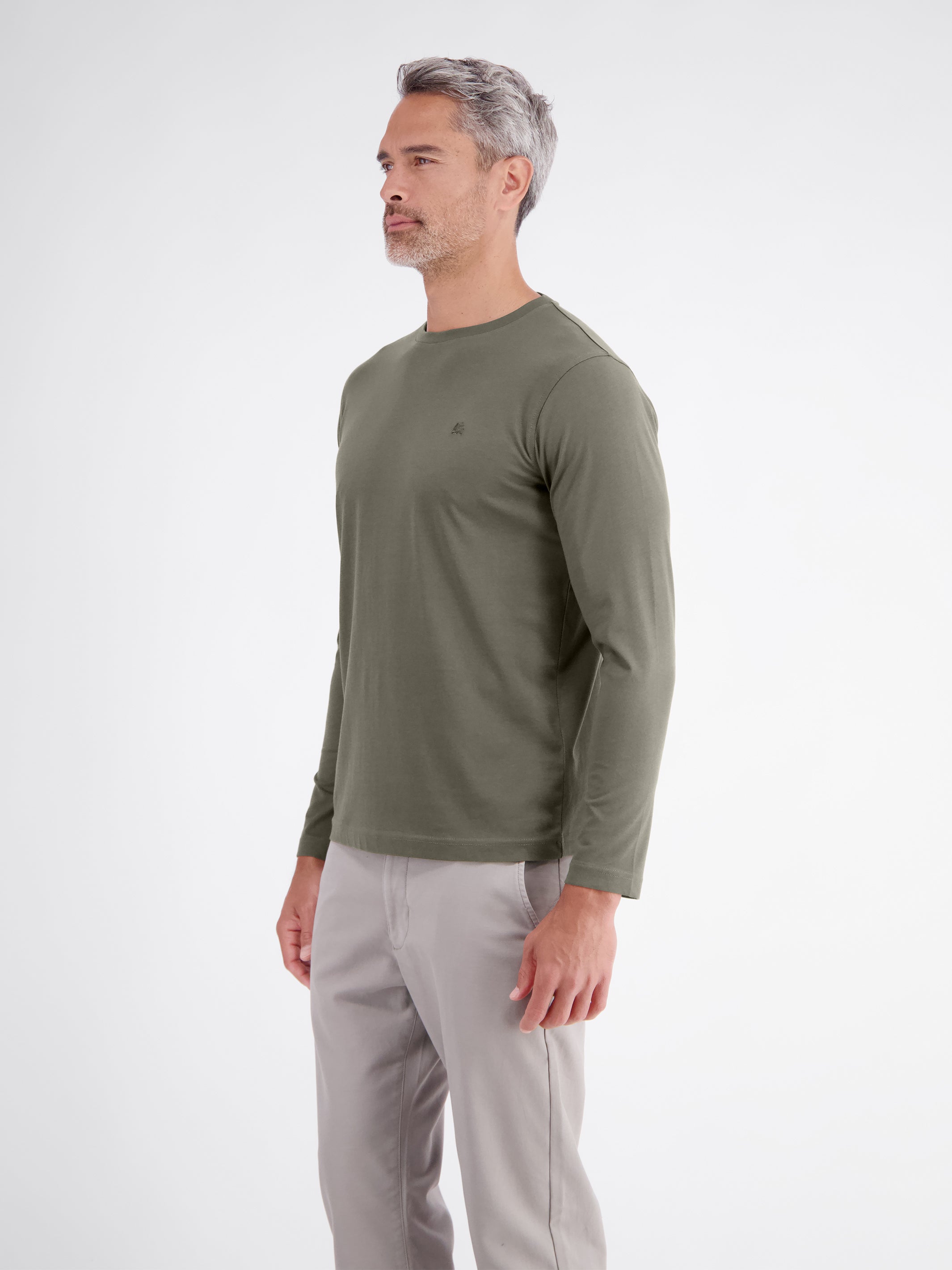 Lightweight cotton long-sleeve shirt with comfortable crew neck