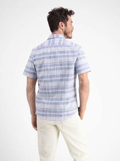 Half-sleeved shirt in a summery structured quality