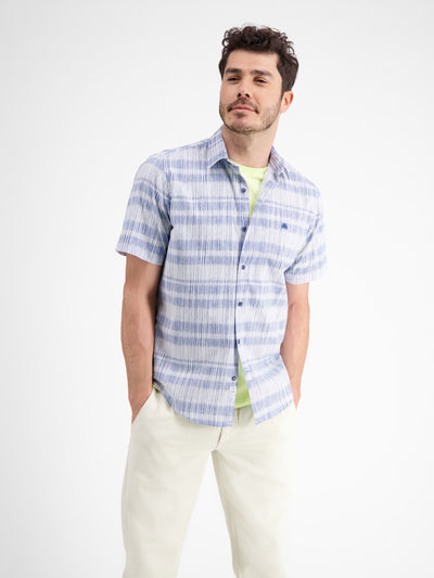 Half-sleeved shirt in a summery structured quality