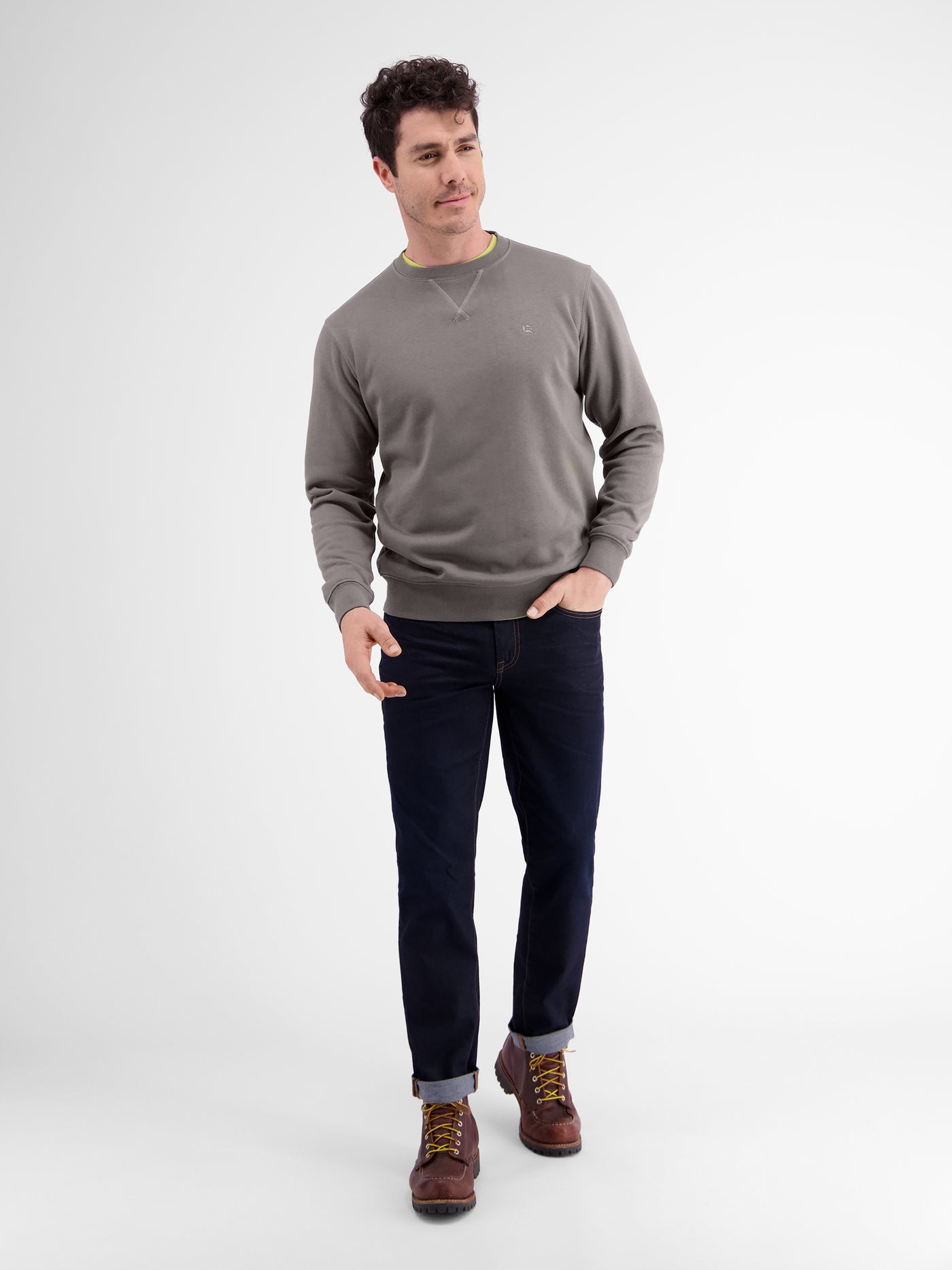 Lightweight sweater with a structured quality