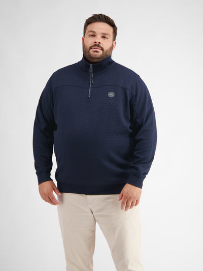 Sweat troyer with quilted seams