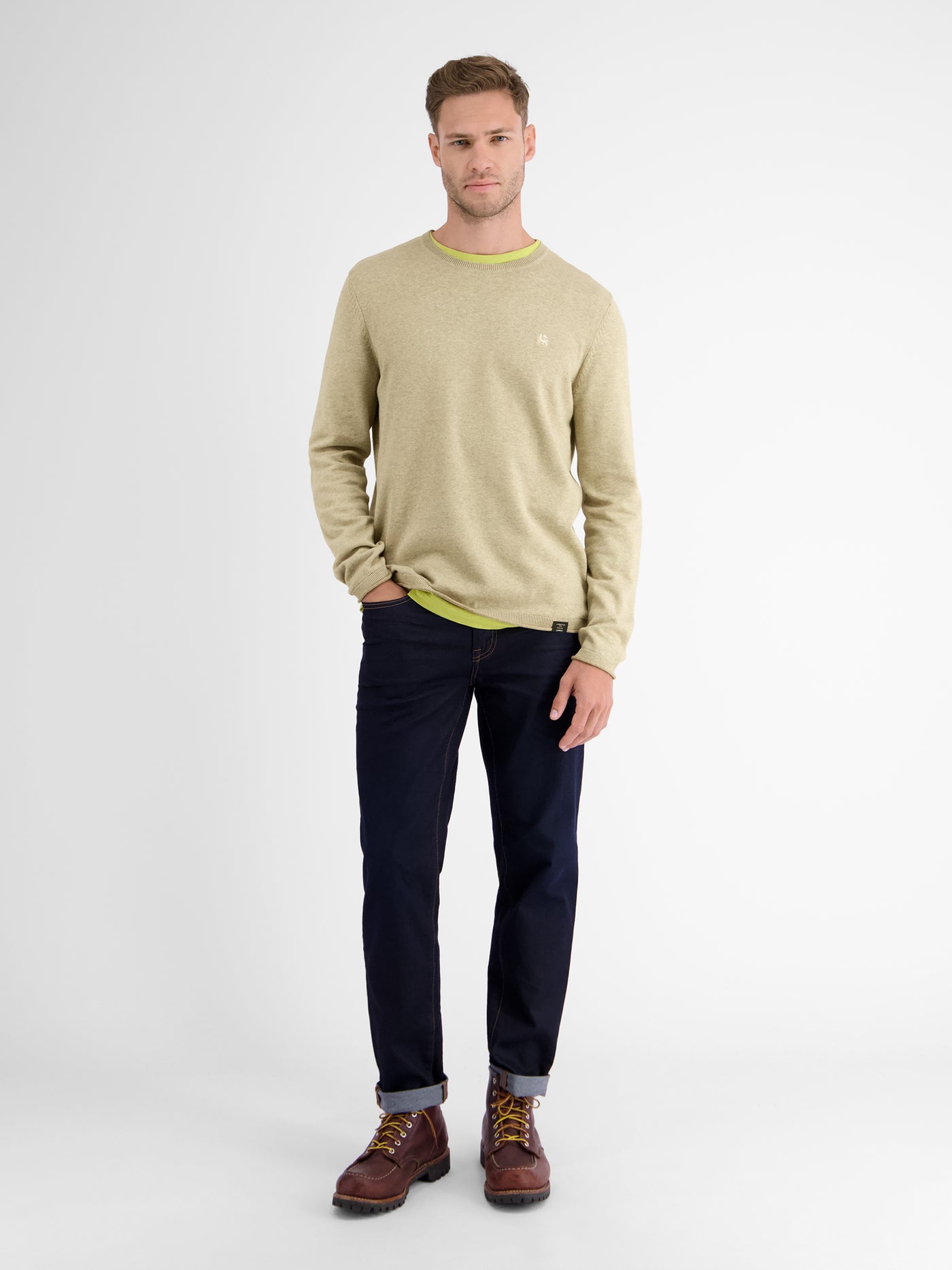 Round neck sweater flat knit