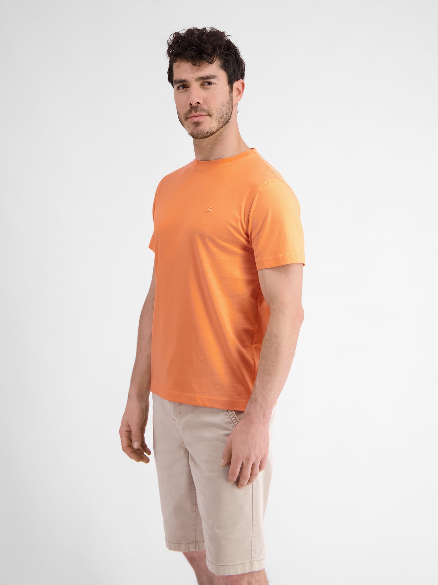 Unifarbenes Basic T-Shirt mit Logostitch
