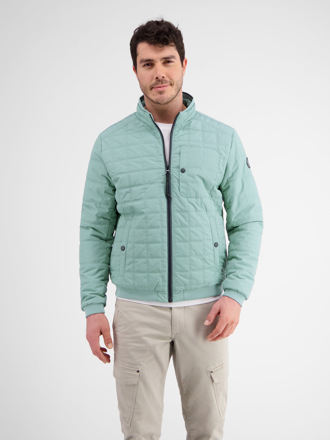 Sporty men's quilted jacket, breathable and water and wind resistant
