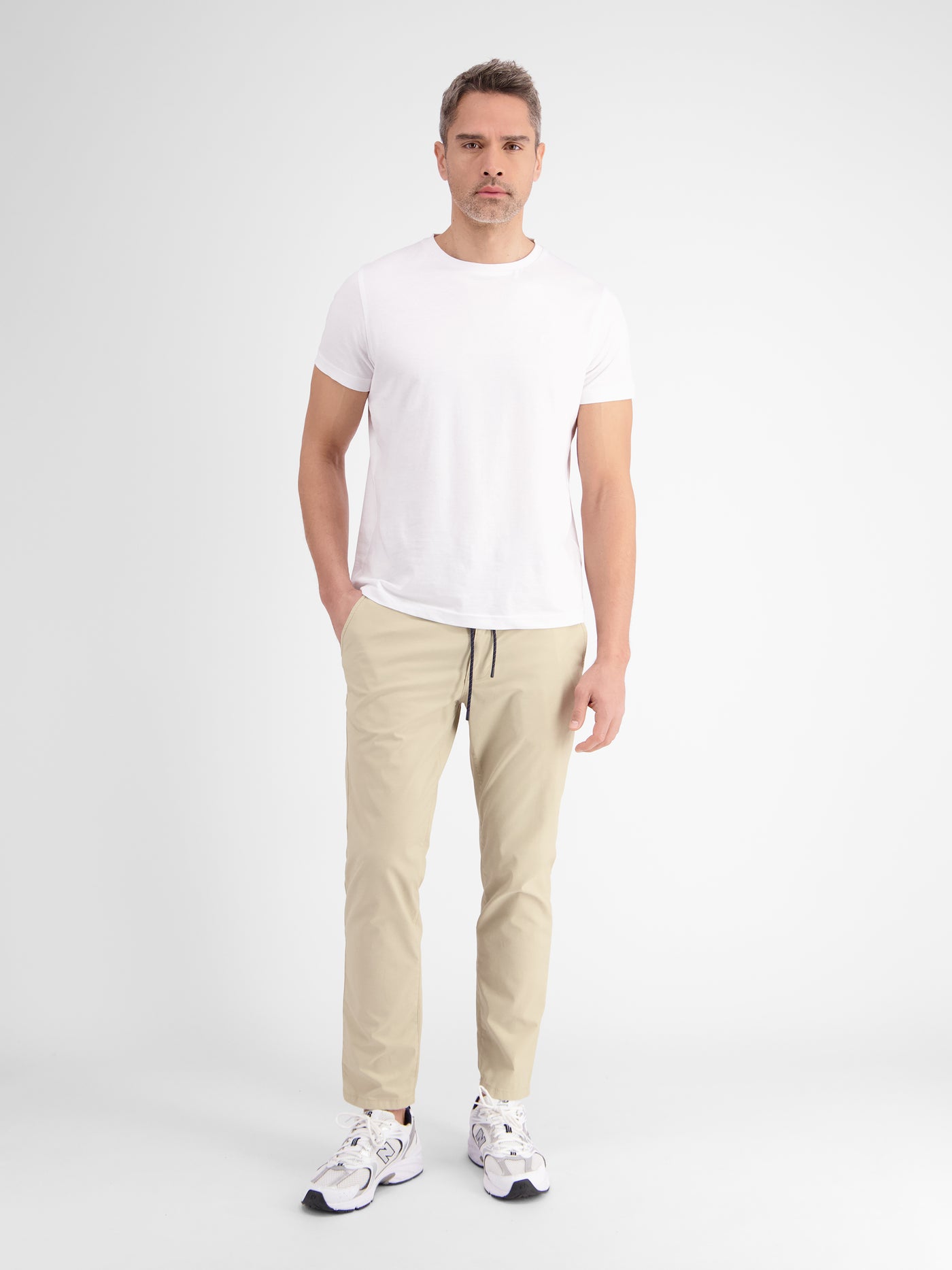 Lightweight hyper-stretch chinos with quick-dry functionality