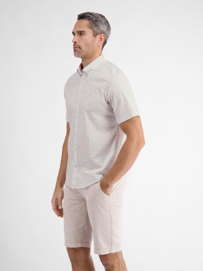 Short-sleeved shirt with a geometric pattern