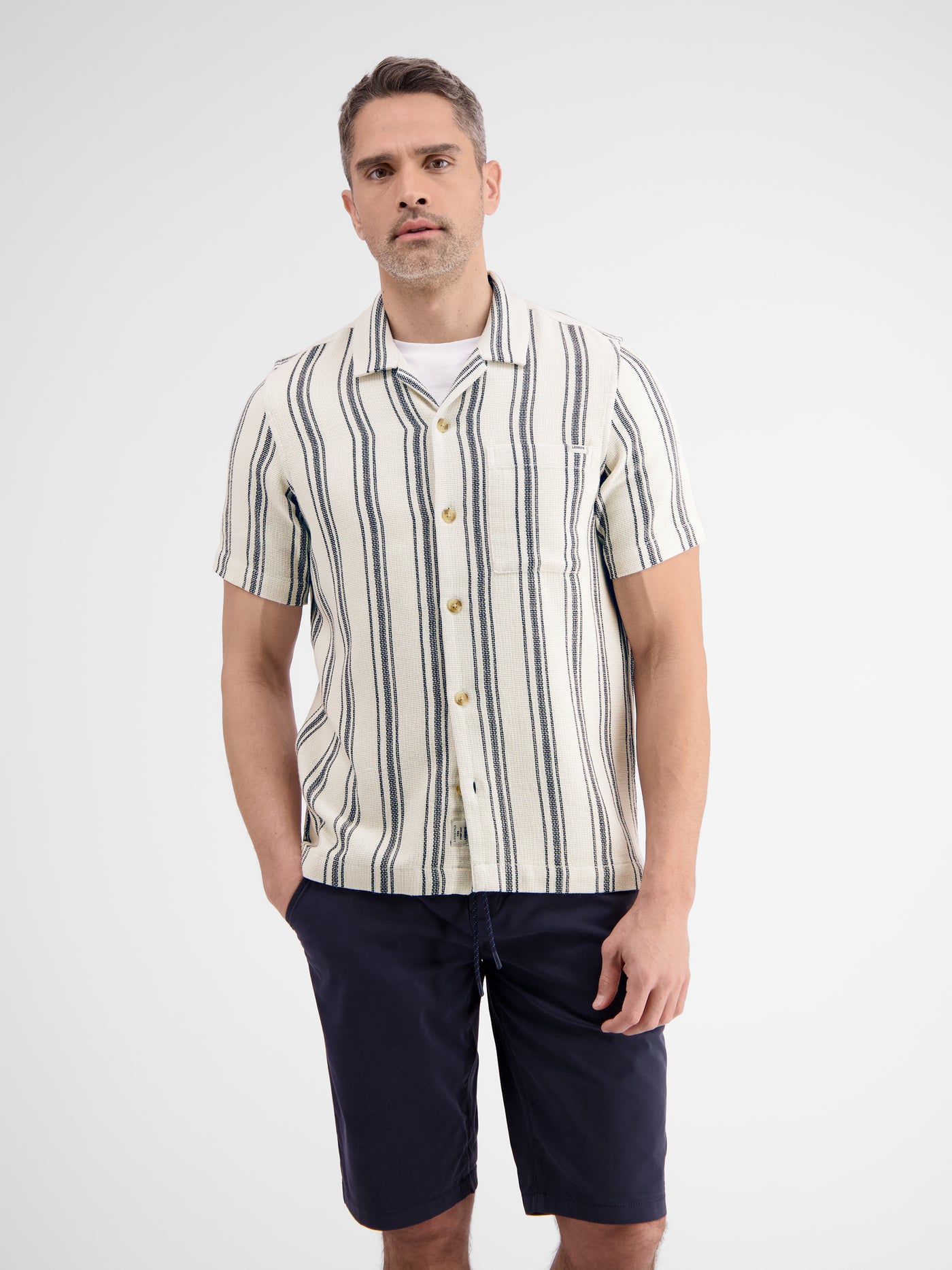 Striped shirt with fashionable resort collar