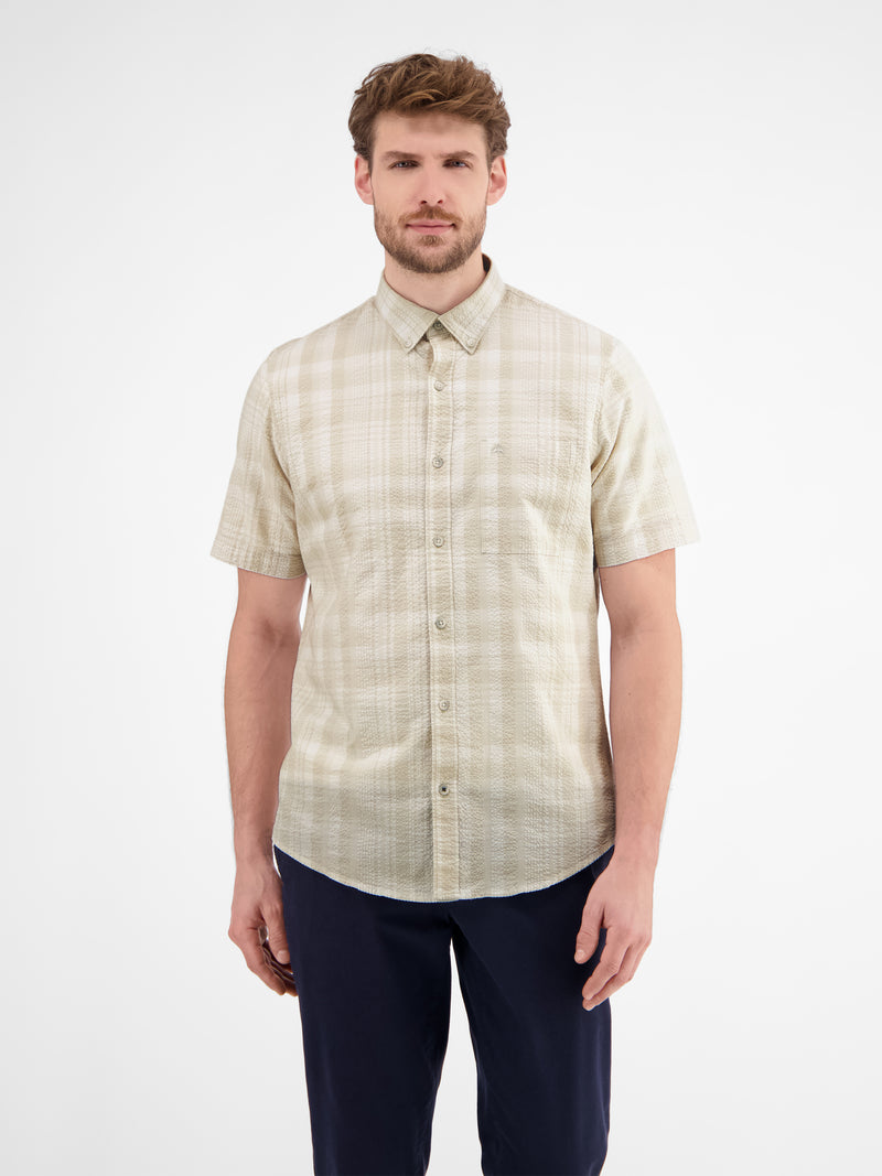 Halbarmhemd in sommerlich-lässiger Seersuckerqualität - LERROS