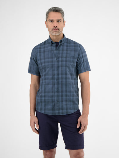 Halbarmhemd in sommerlich-lässiger Seersuckerqualität - LERROS