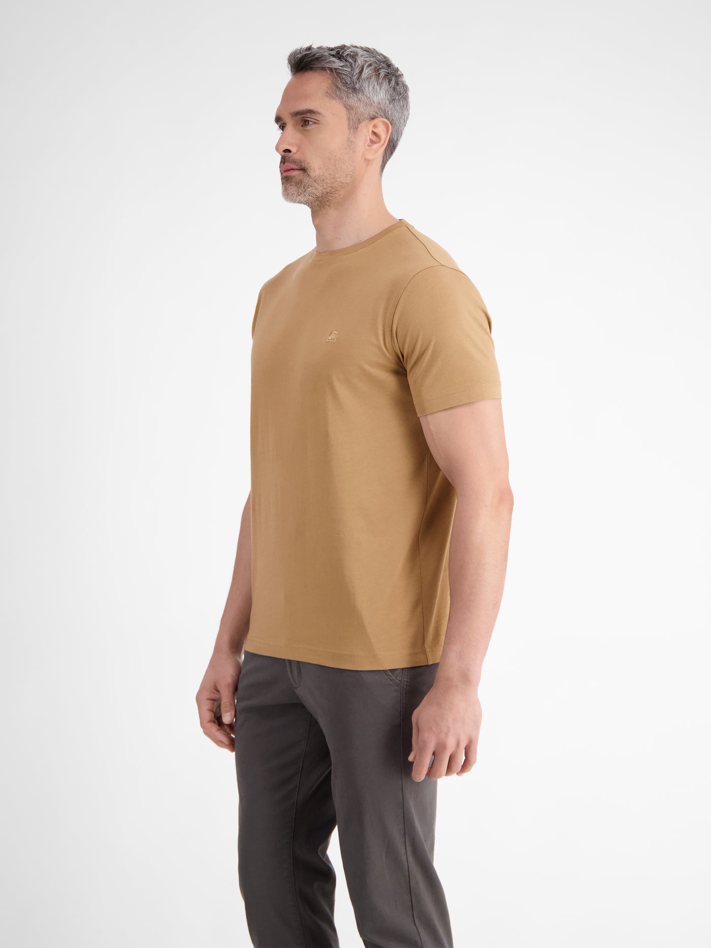 Basic T-Shirt mit Logostitck, unifarben - LERROS