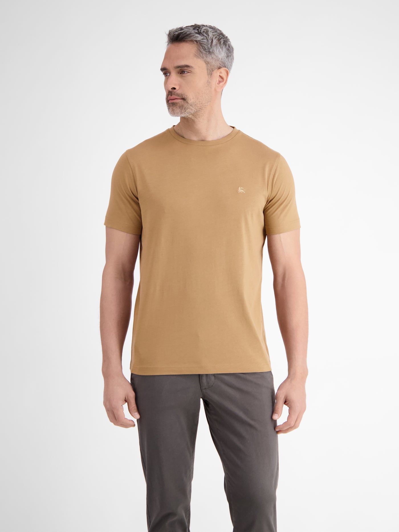 Basic T-Shirt mit Logostitck, unifarben - LERROS