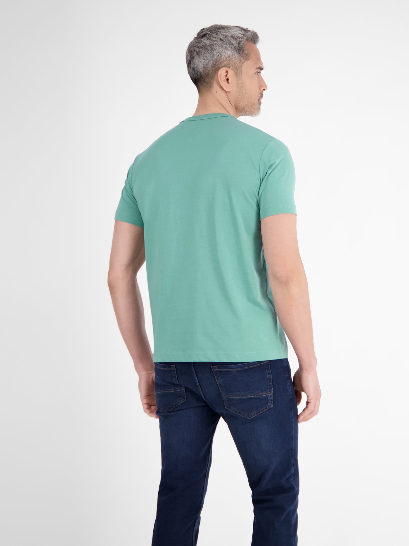 Unifarbenes T-Shirt mit Brustprint - LERROS