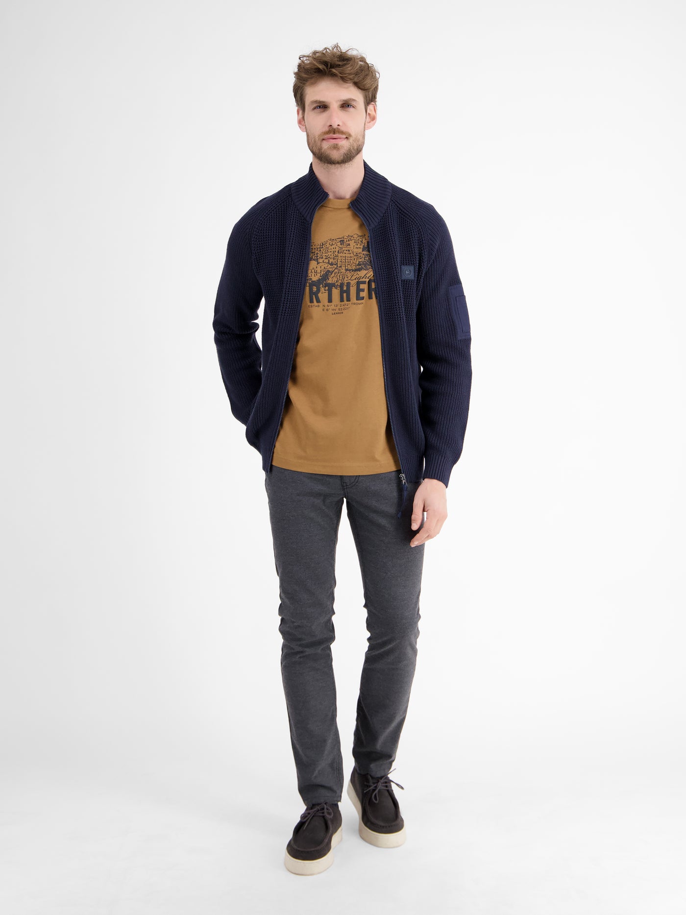 Unifarbenes T-Shirt mit Brustprint - LERROS