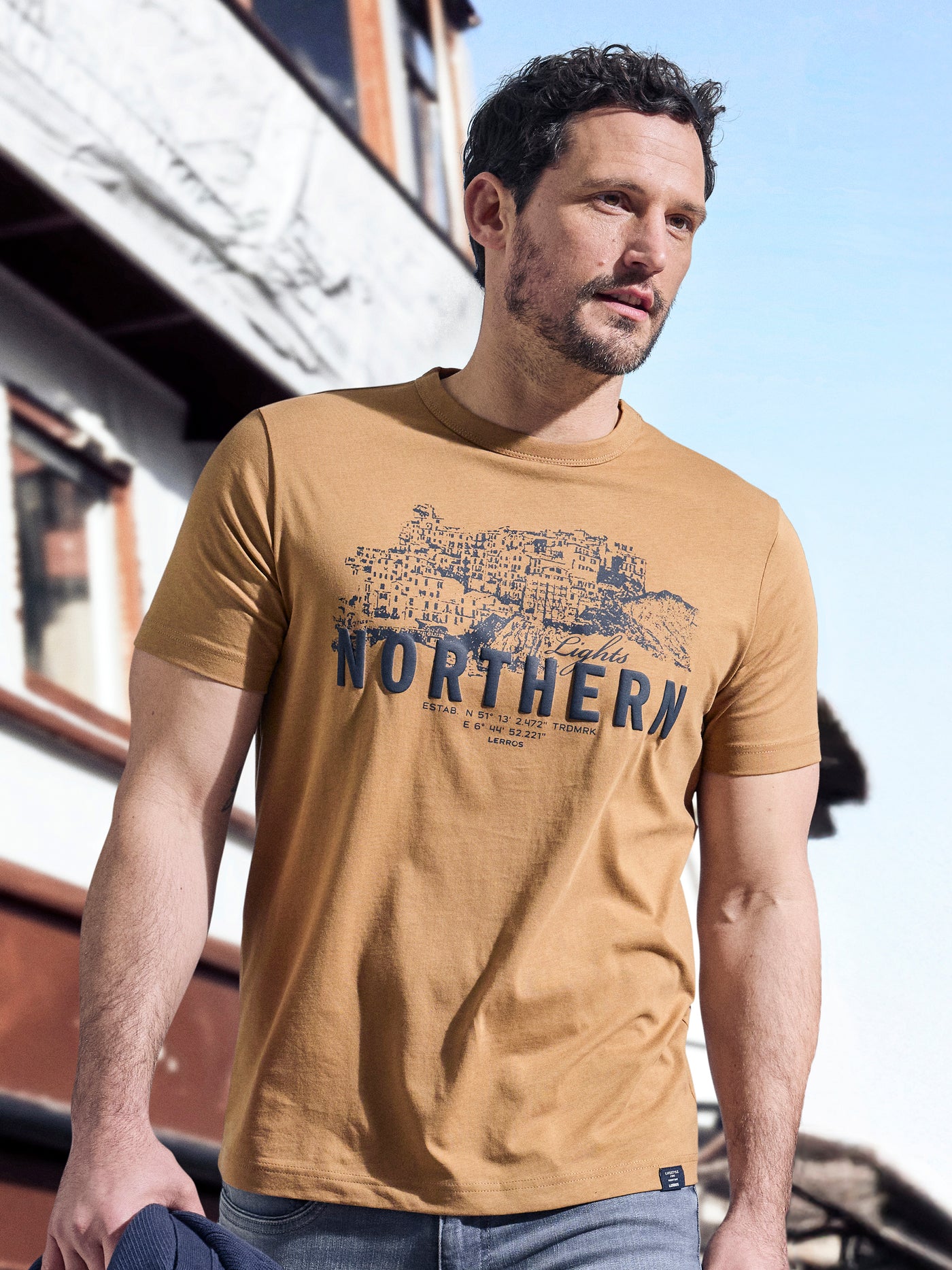 Unifarbenes T-Shirt mit Brustprint - LERROS