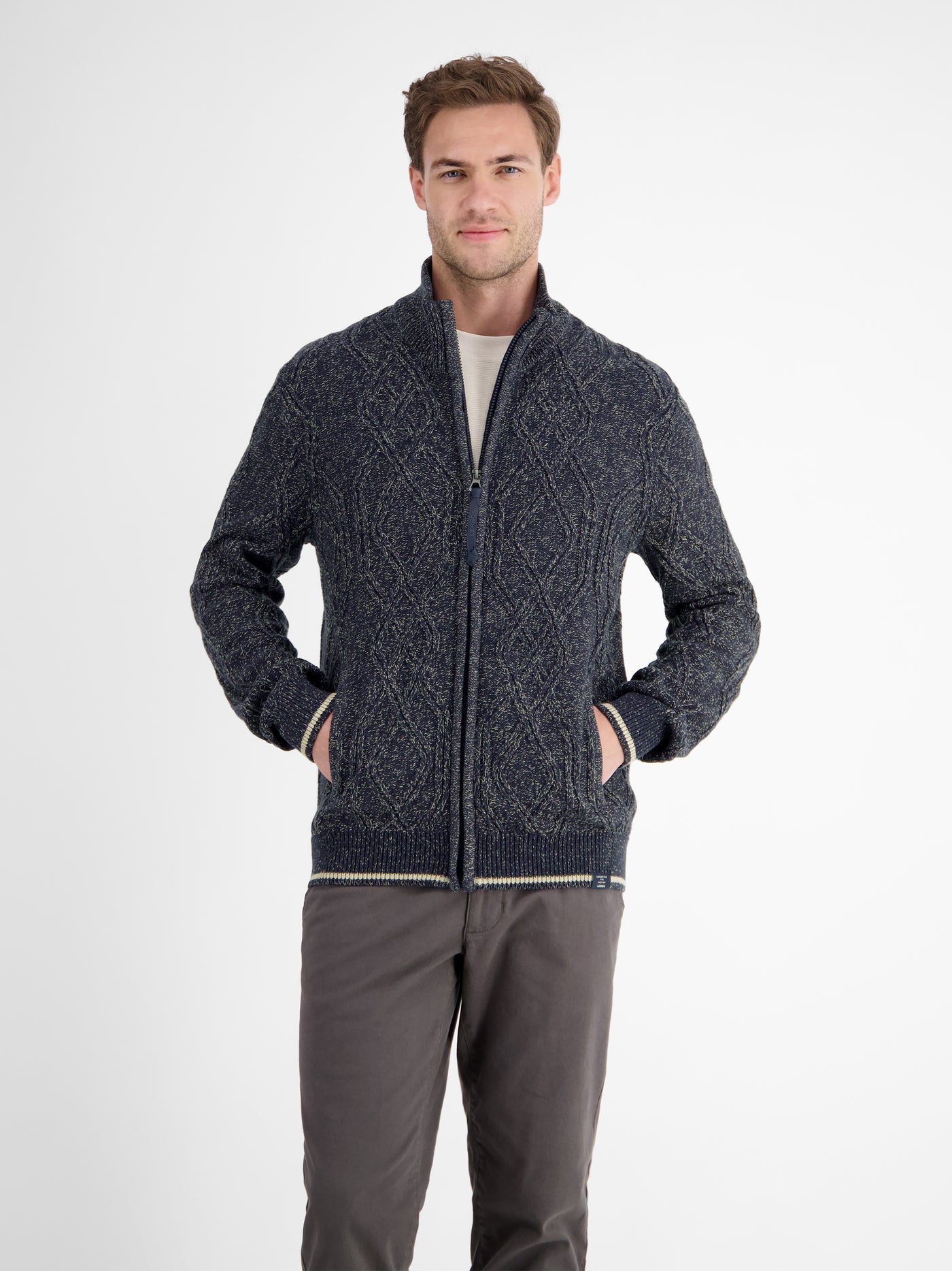 Herren-Strickjacke mit Zopfmuster - LERROS