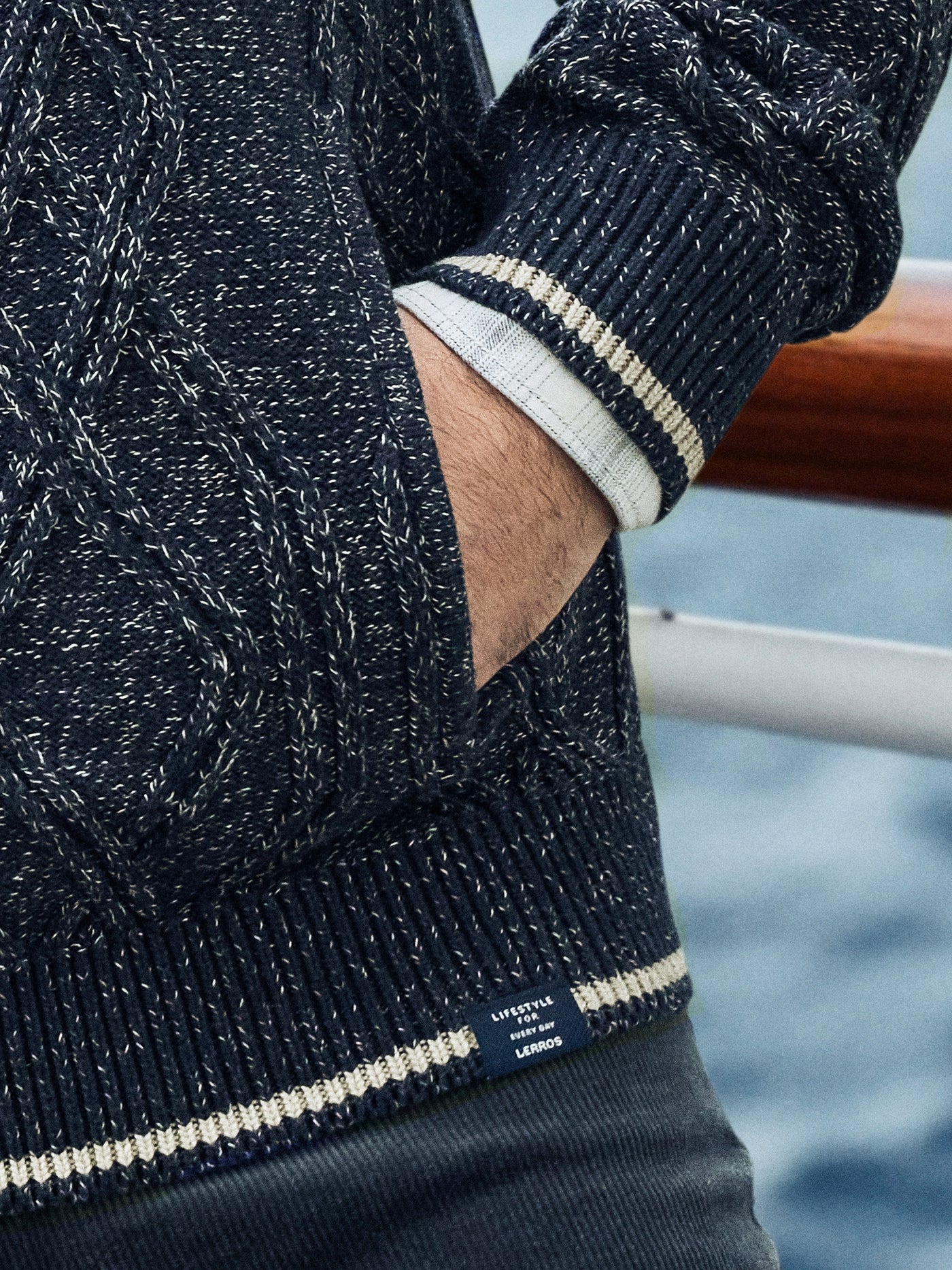 Herren-Strickjacke mit Zopfmuster - LERROS