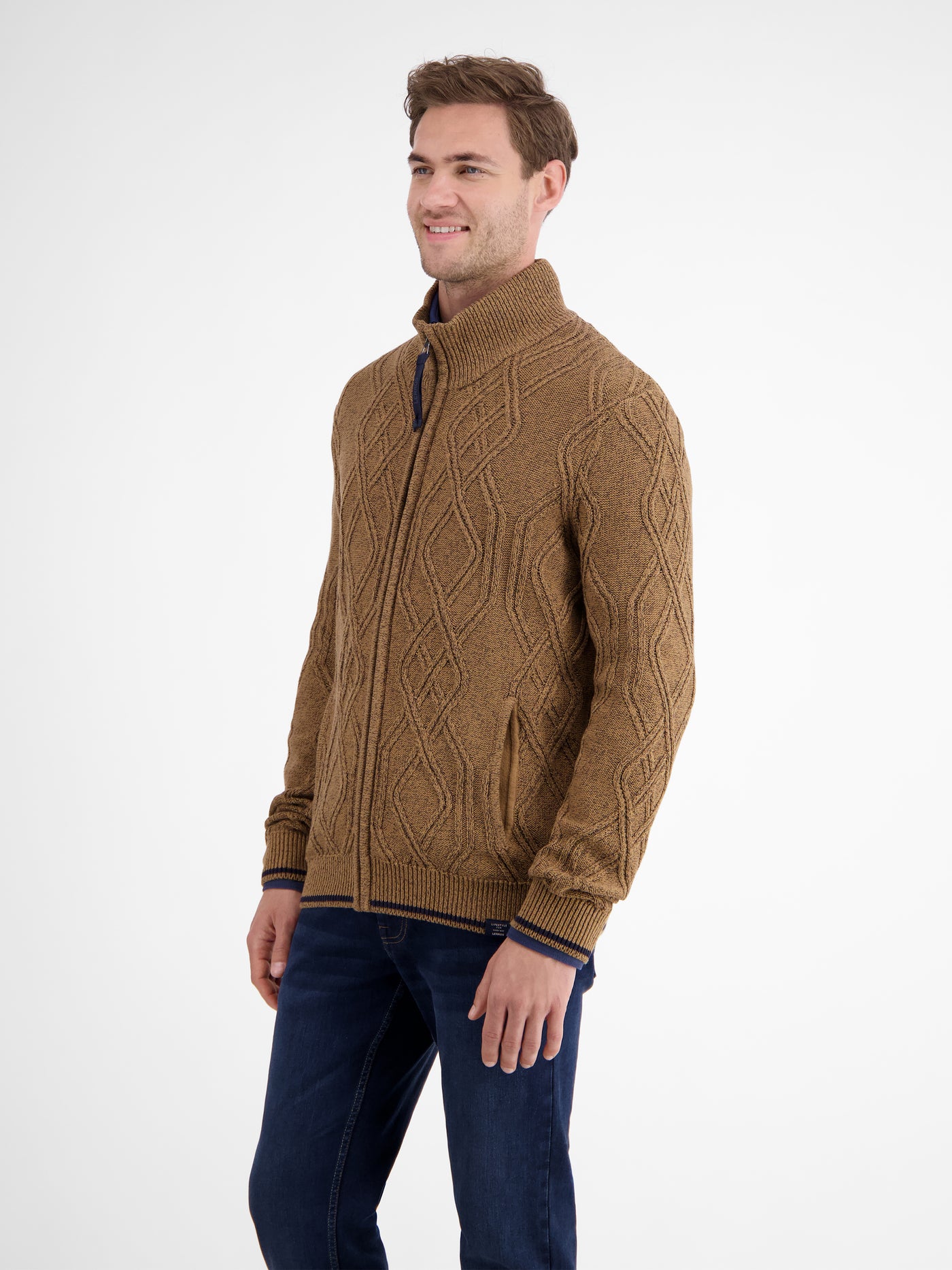 Herren-Strickjacke mit Zopfmuster - LERROS