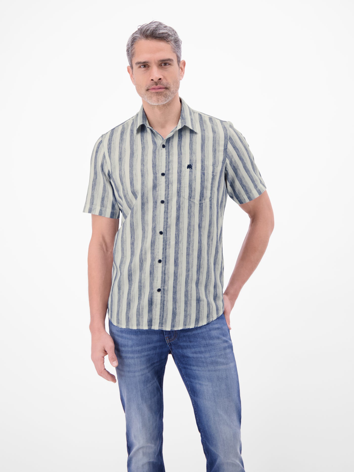 Kurzarmhemd gestreift und atmungsaktiv - Kurzarmhemd