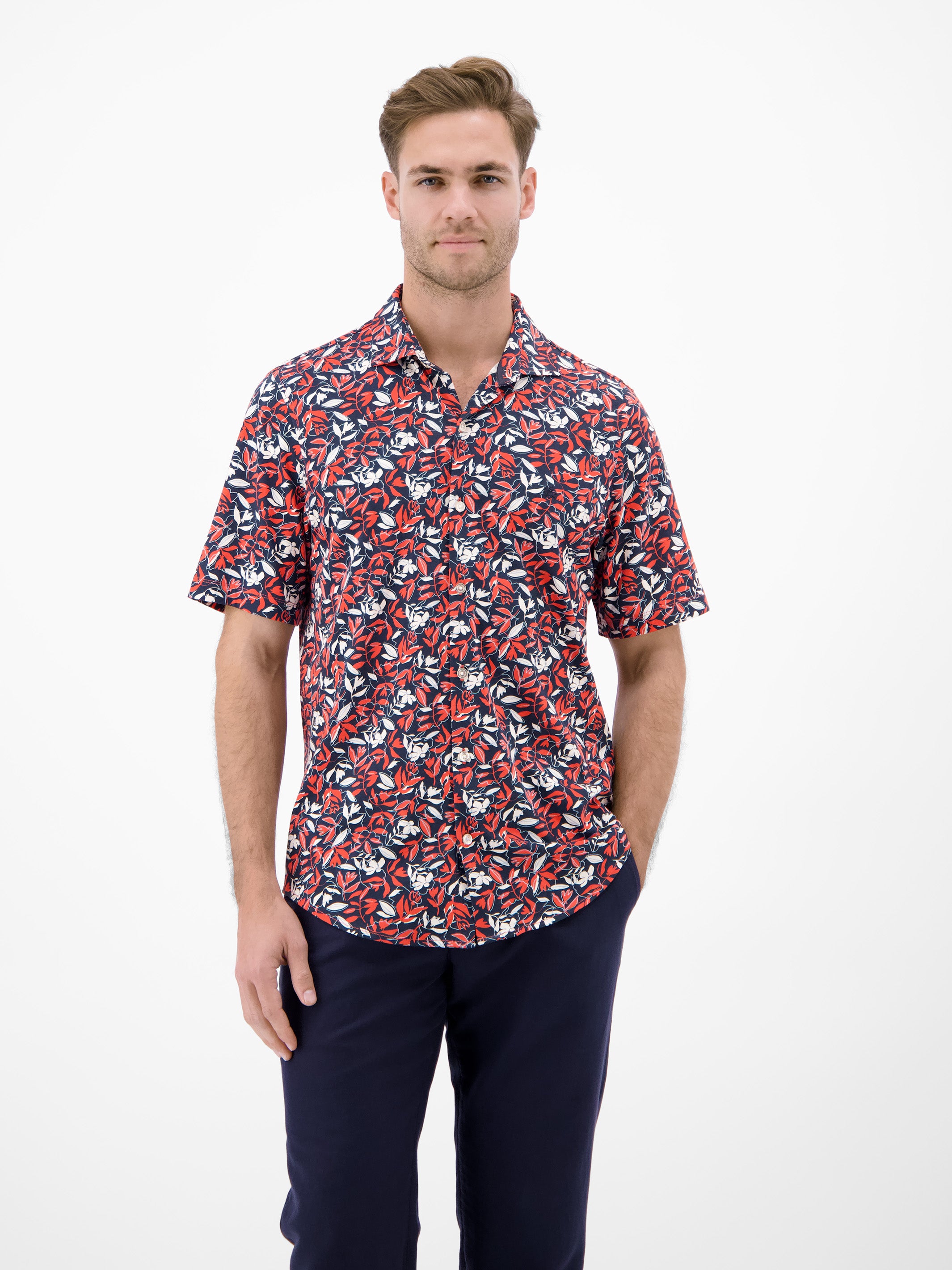 Kurzarmhemd aus 100 % Baumwolle, floral bedruckt - Kurzarmhemd