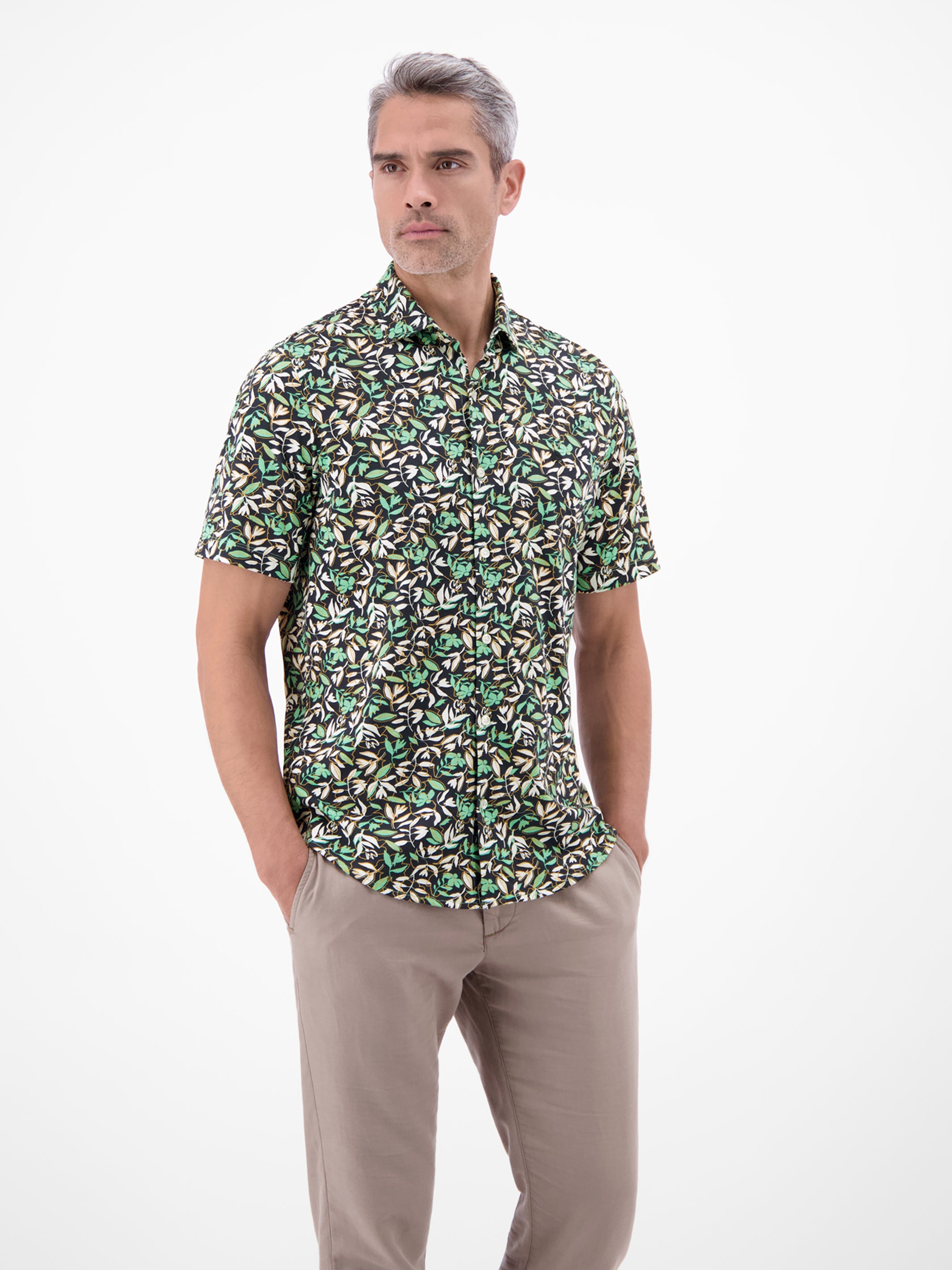 Kurzarmhemd aus 100 % Baumwolle, floral bedruckt - Kurzarmhemd