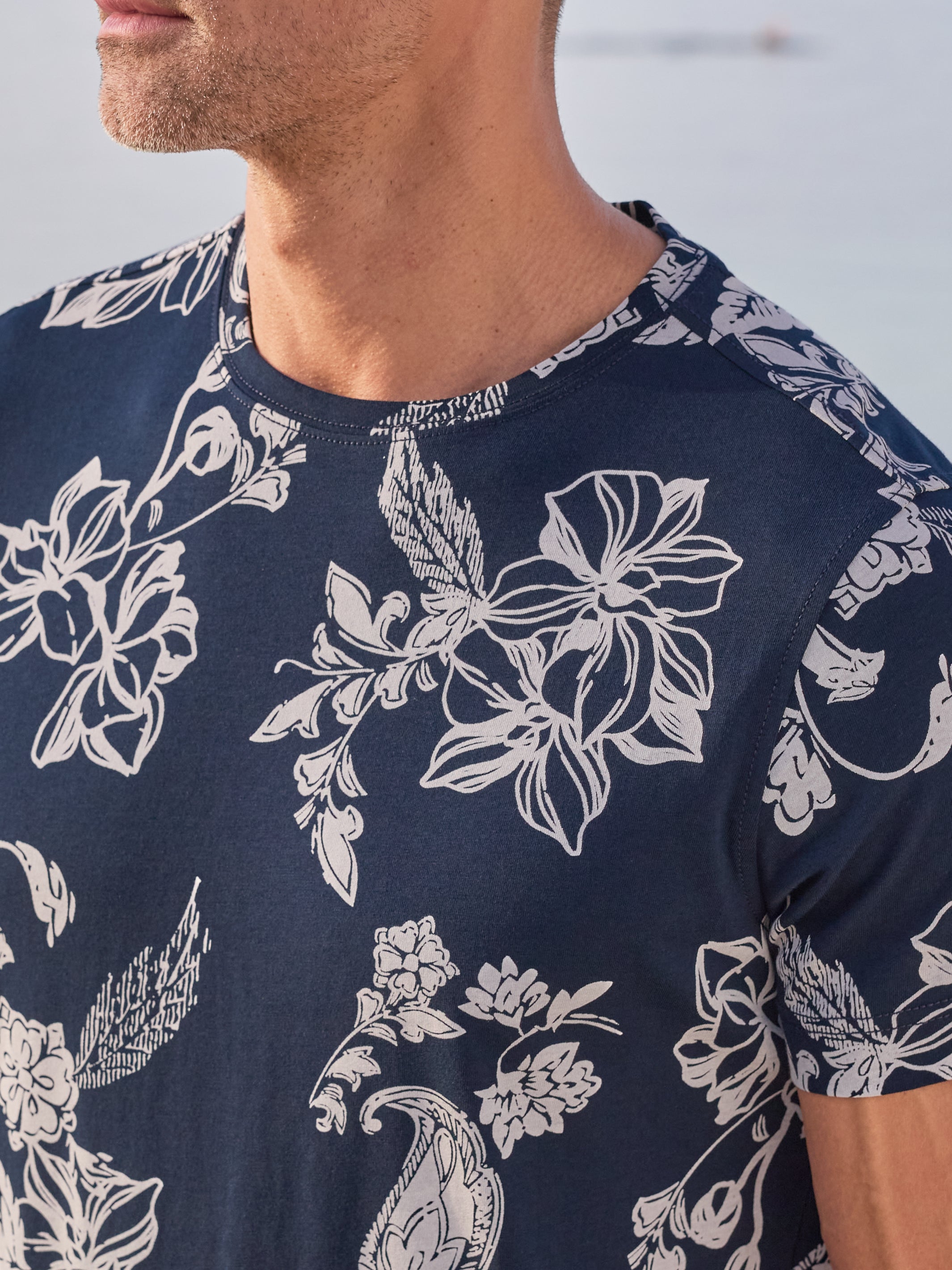T-Shirt mit O-Neck und floralem All-over-Print - T-Shirt Rundhals
