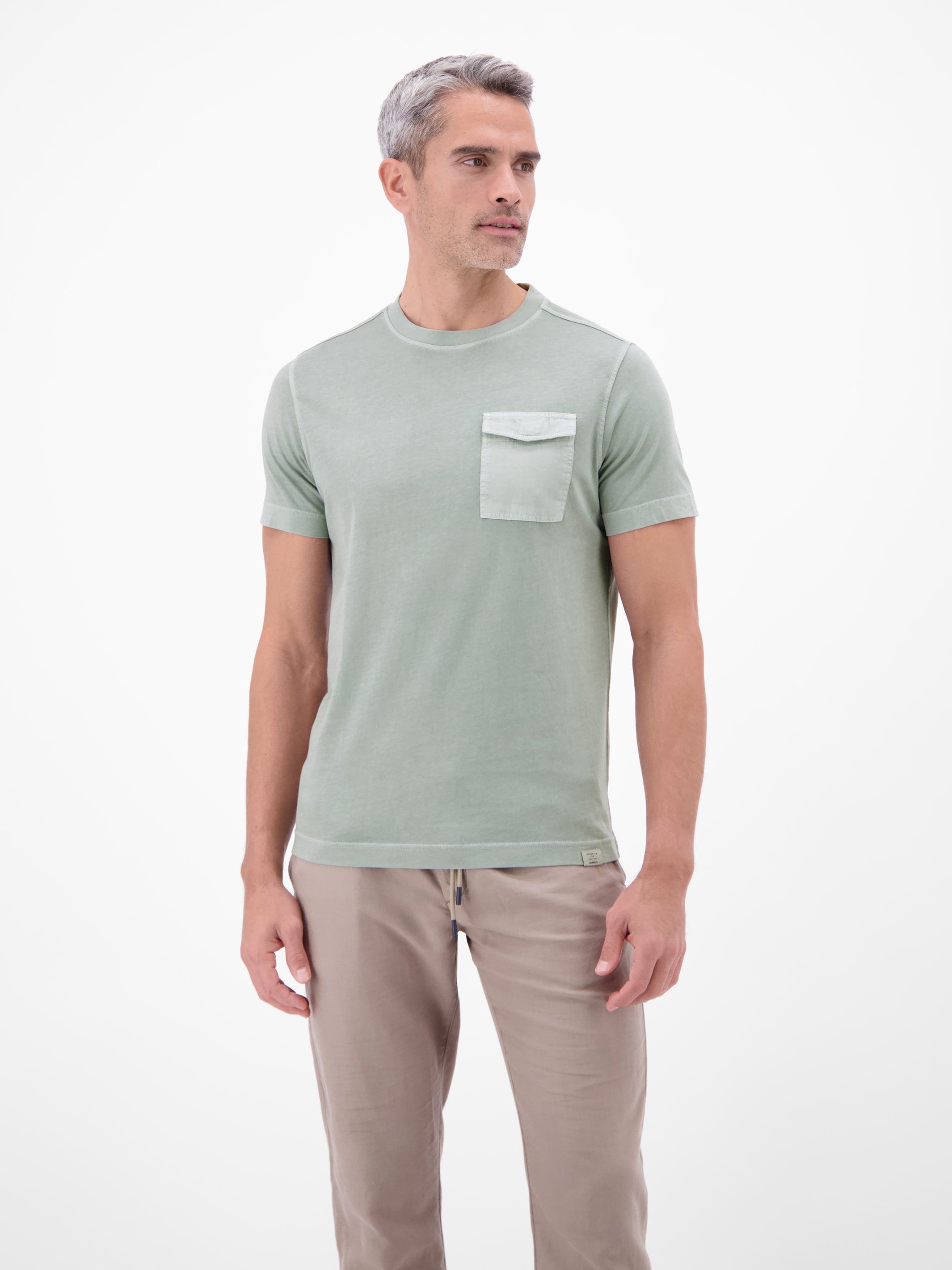 T-Shirt mit O-Neck und Brusttasche - T-Shirt Rundhals