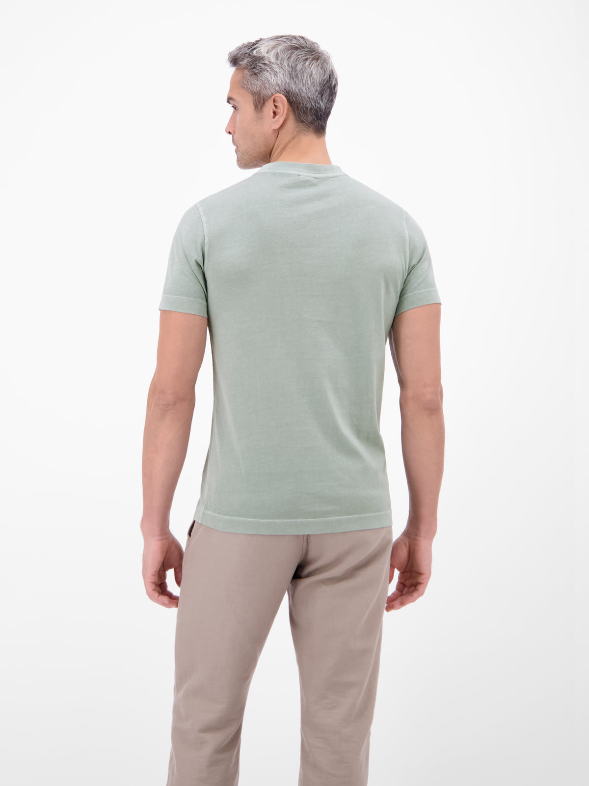 T-Shirt mit O-Neck und Brusttasche - T-Shirt Rundhals
