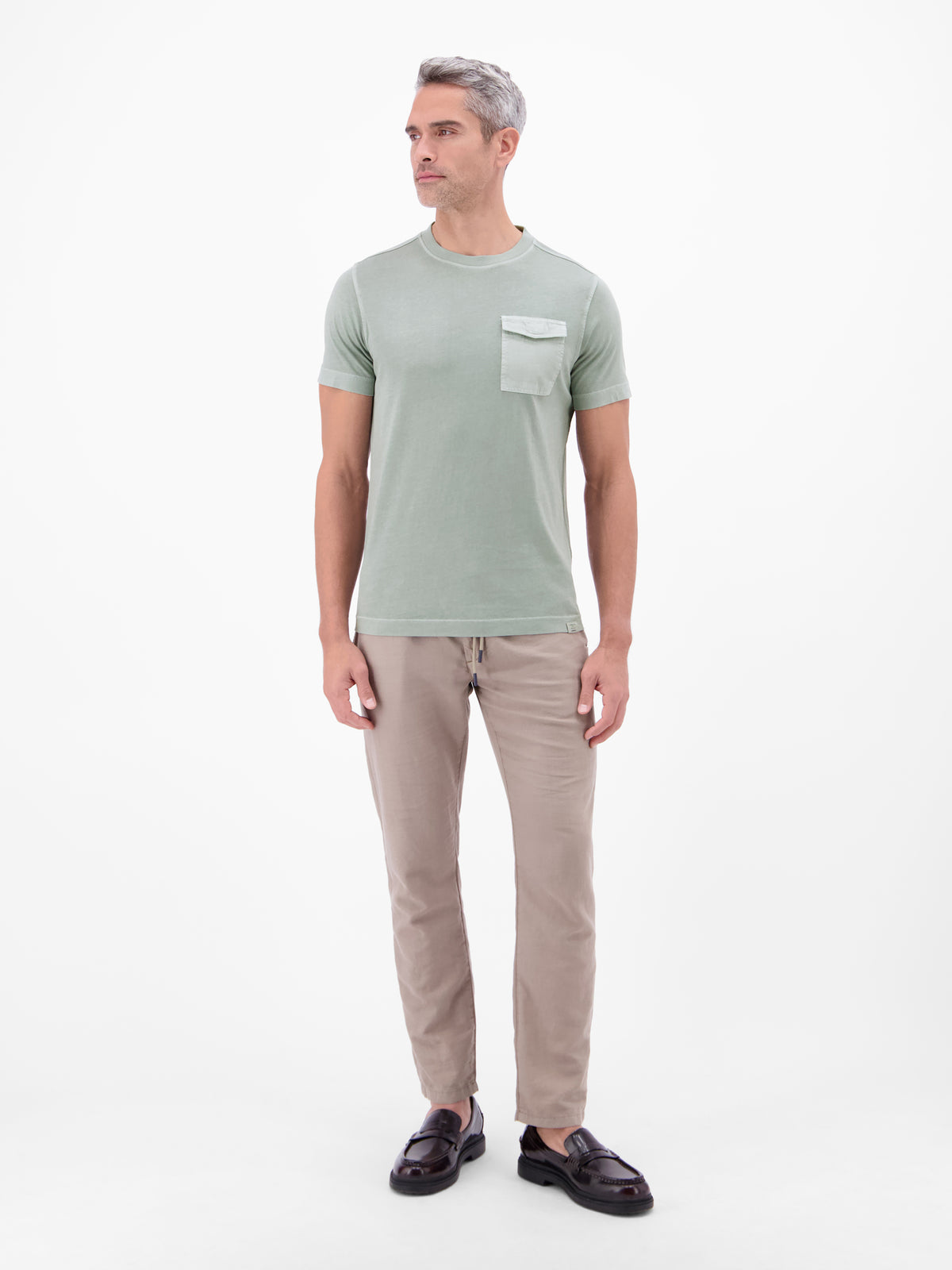 T-Shirt mit O-Neck und Brusttasche - T-Shirt Rundhals