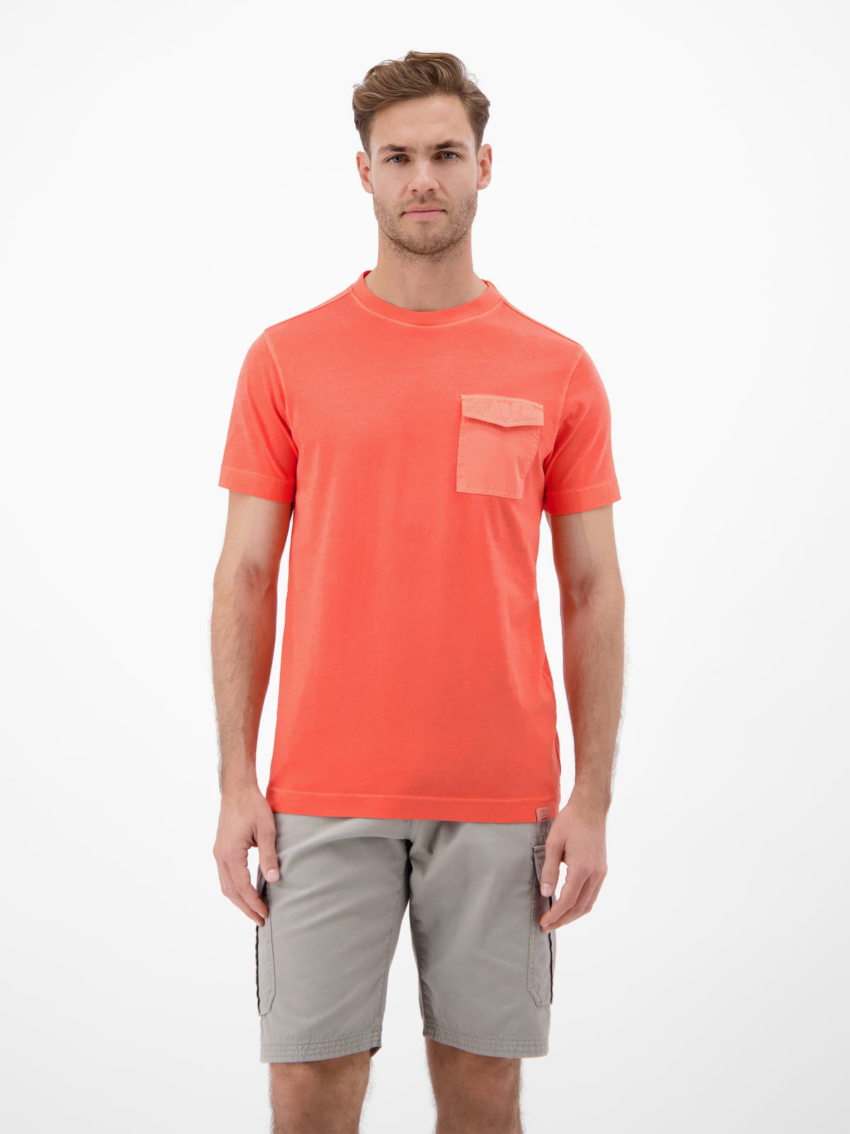 T-Shirt mit O-Neck und Brusttasche - T-Shirt Rundhals