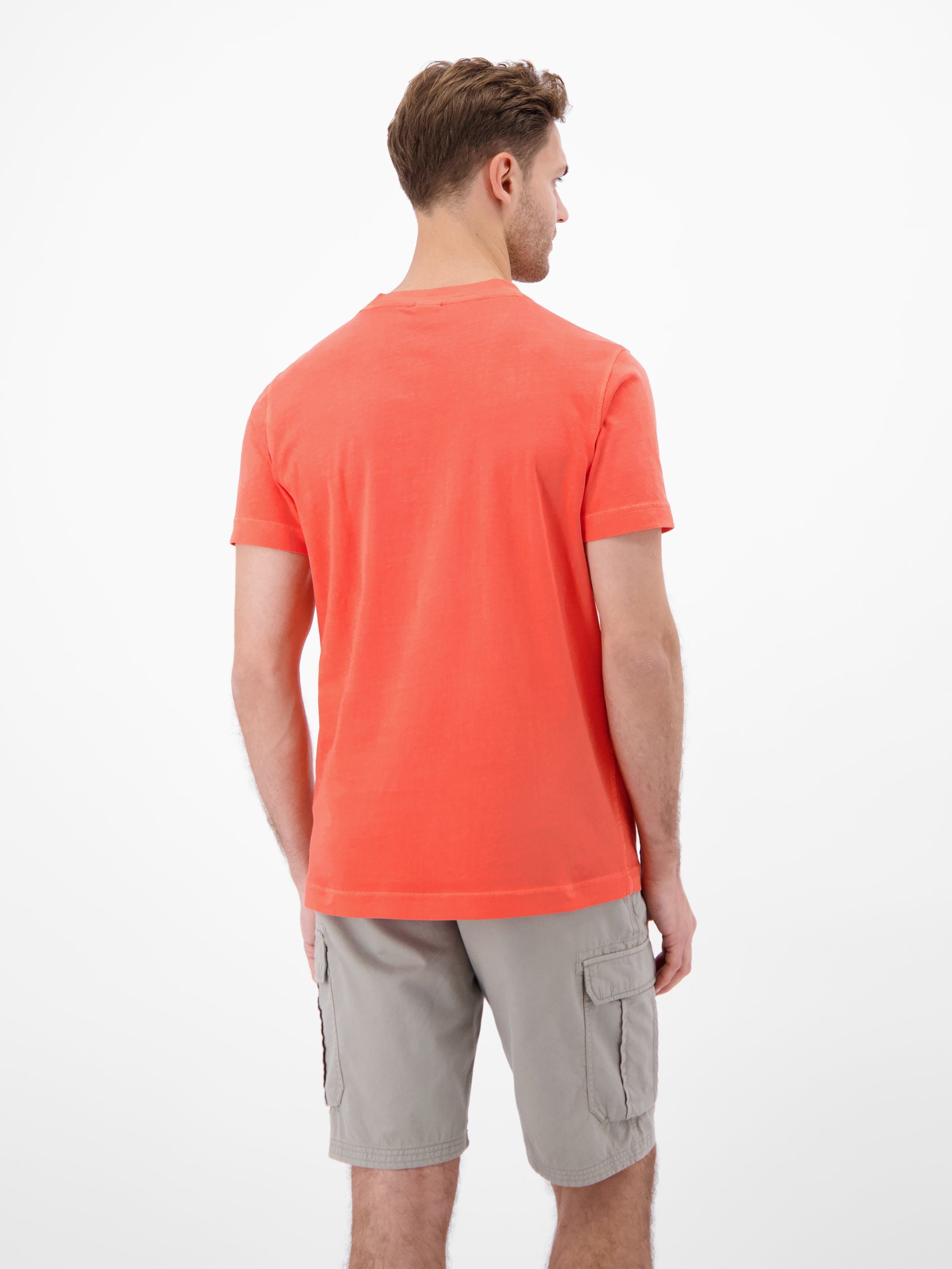T-Shirt mit O-Neck und Brusttasche - T-Shirt Rundhals