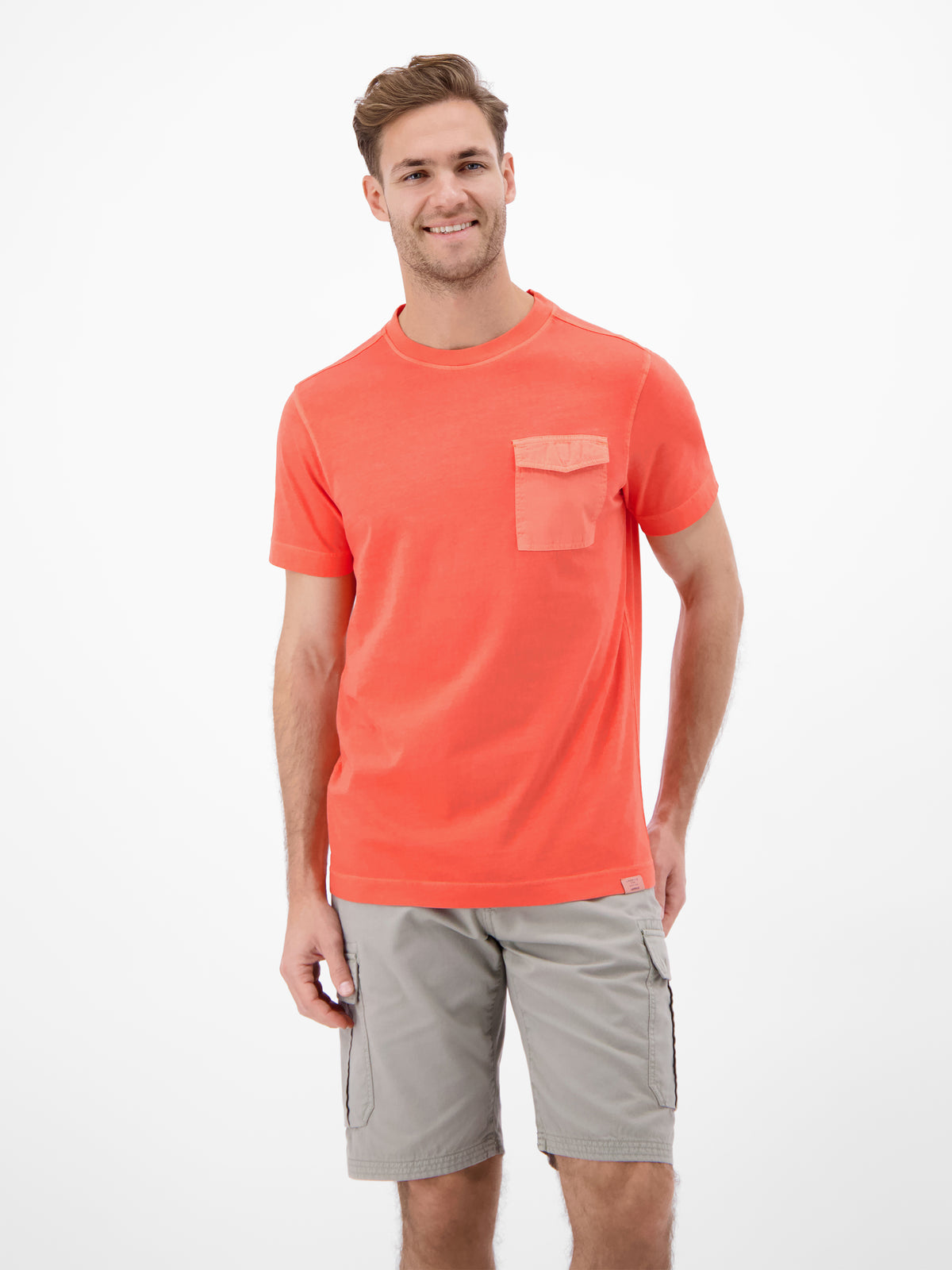 T-Shirt mit O-Neck und Brusttasche - T-Shirt Rundhals