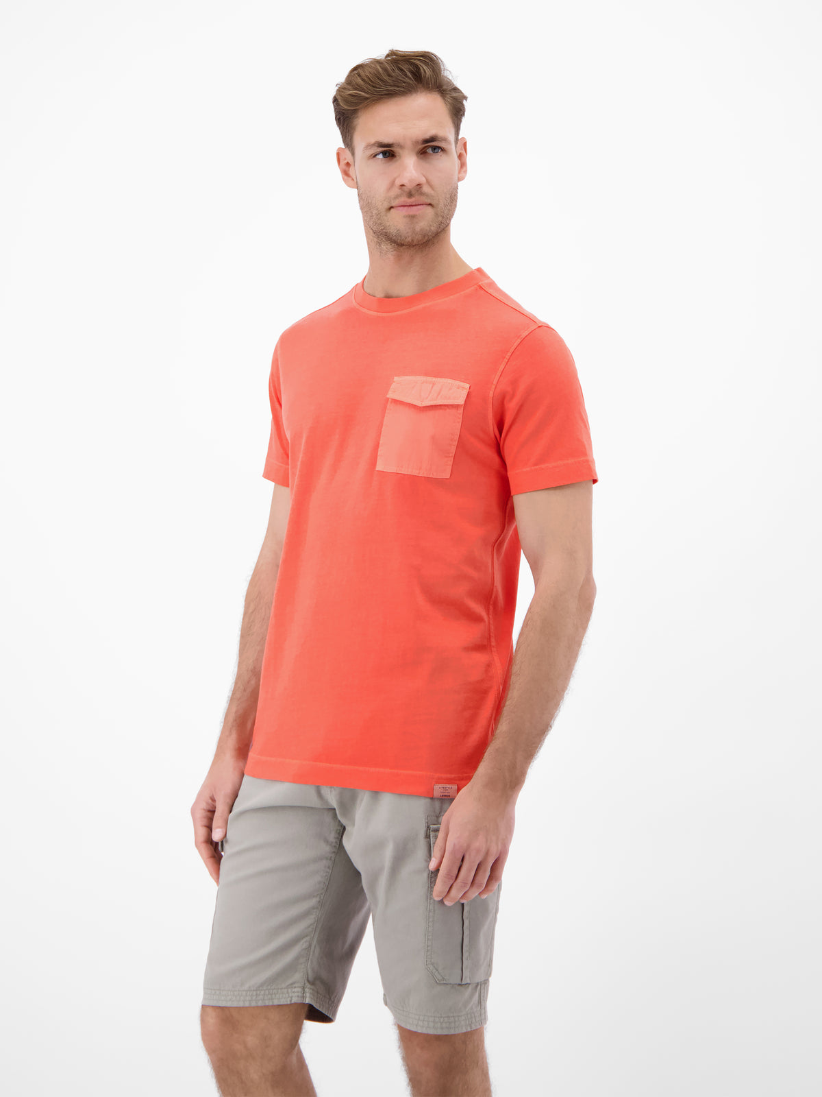 T-Shirt mit O-Neck und Brusttasche - T-Shirt Rundhals