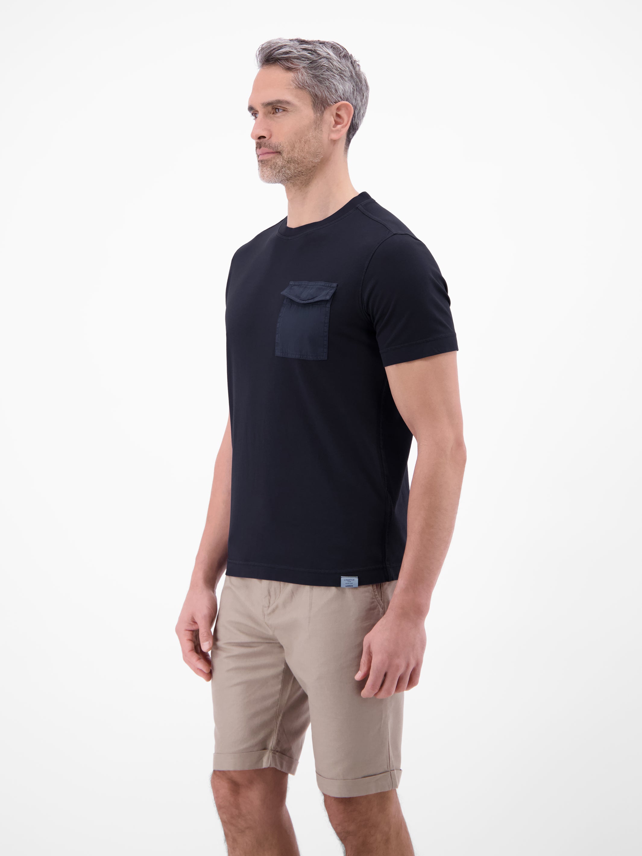 T-Shirt mit O-Neck und Brusttasche - T-Shirt Rundhals
