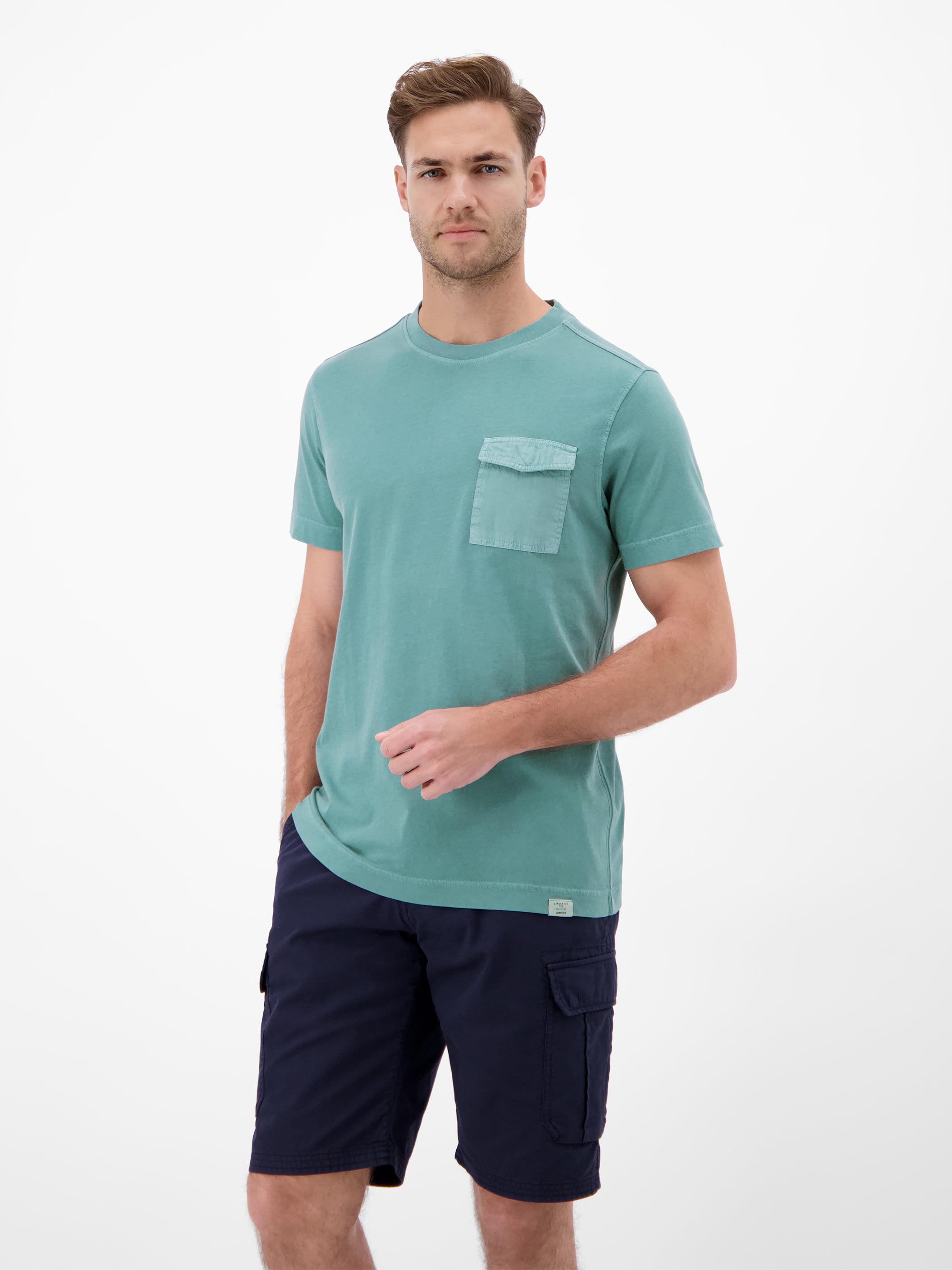 T-Shirt mit O-Neck und Brusttasche - T-Shirt Rundhals