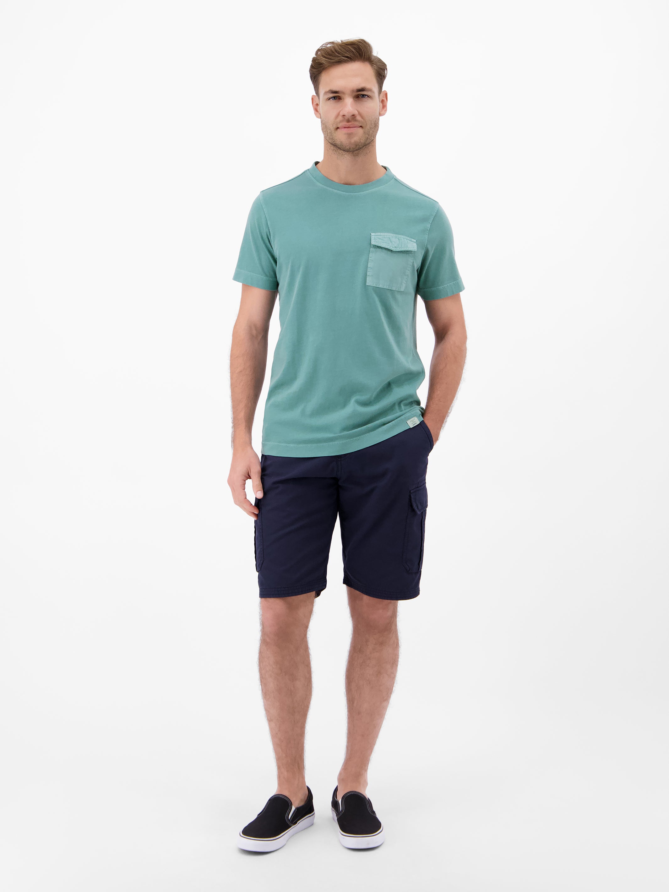 T-Shirt mit O-Neck und Brusttasche - T-Shirt Rundhals