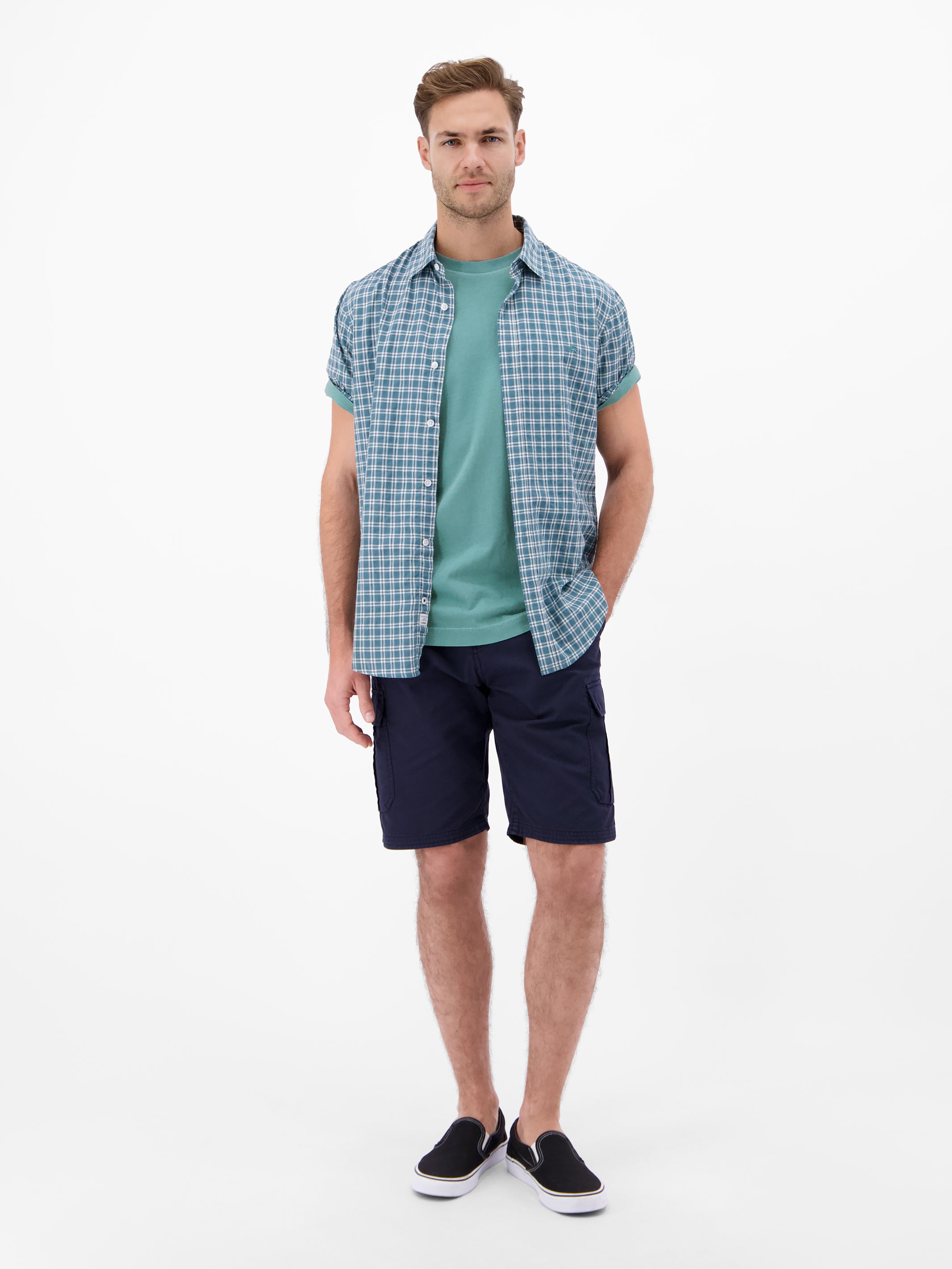T-Shirt mit O-Neck und Brusttasche - T-Shirt Rundhals