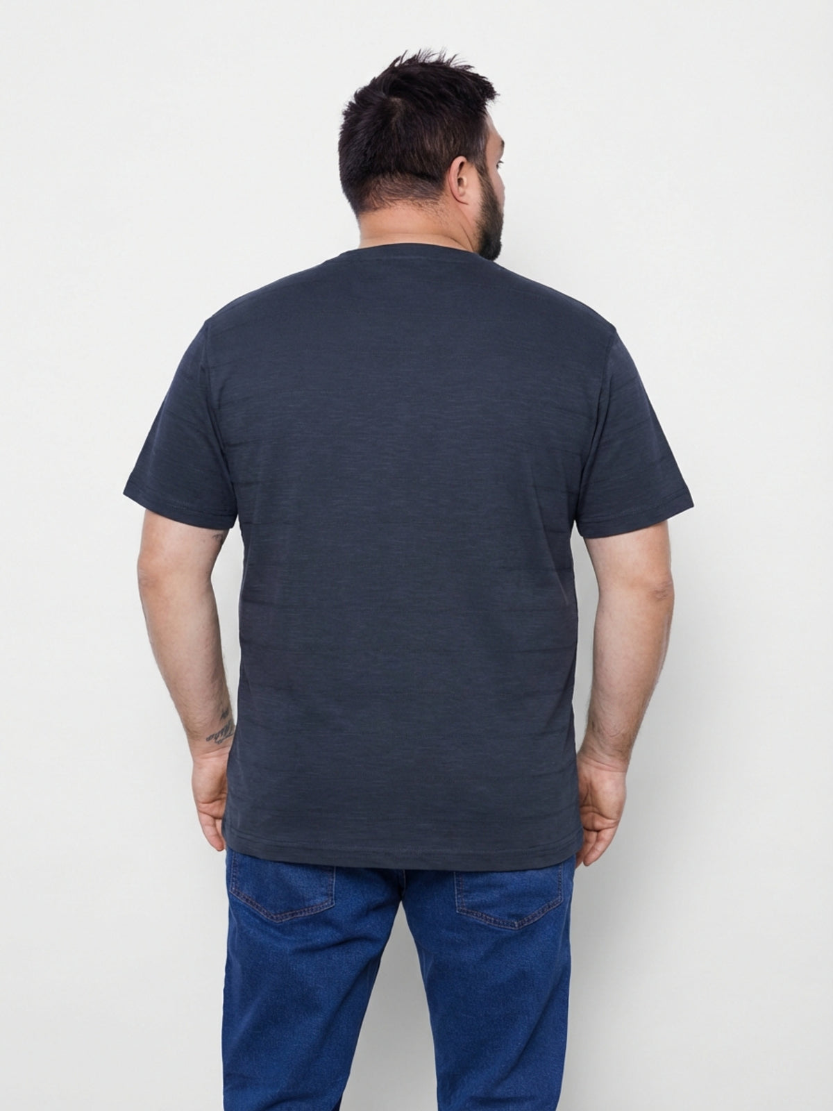 T-Shirt mit V-Neck in Strickqualität, grosse Größen - T-Shirt V-Neck