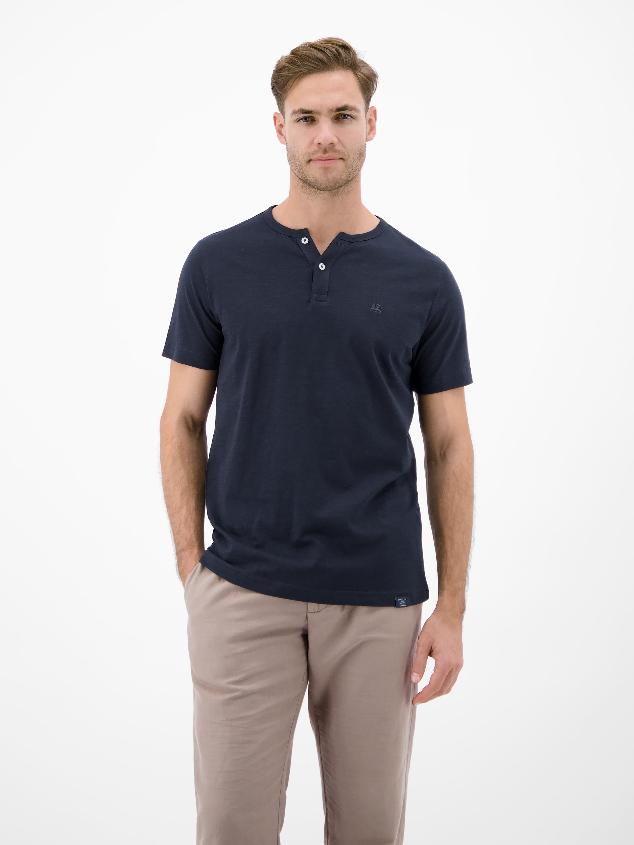 Serafino Shirt mit Rundhalsausschnitt und Knopfleiste - T-Shirt Rundhals