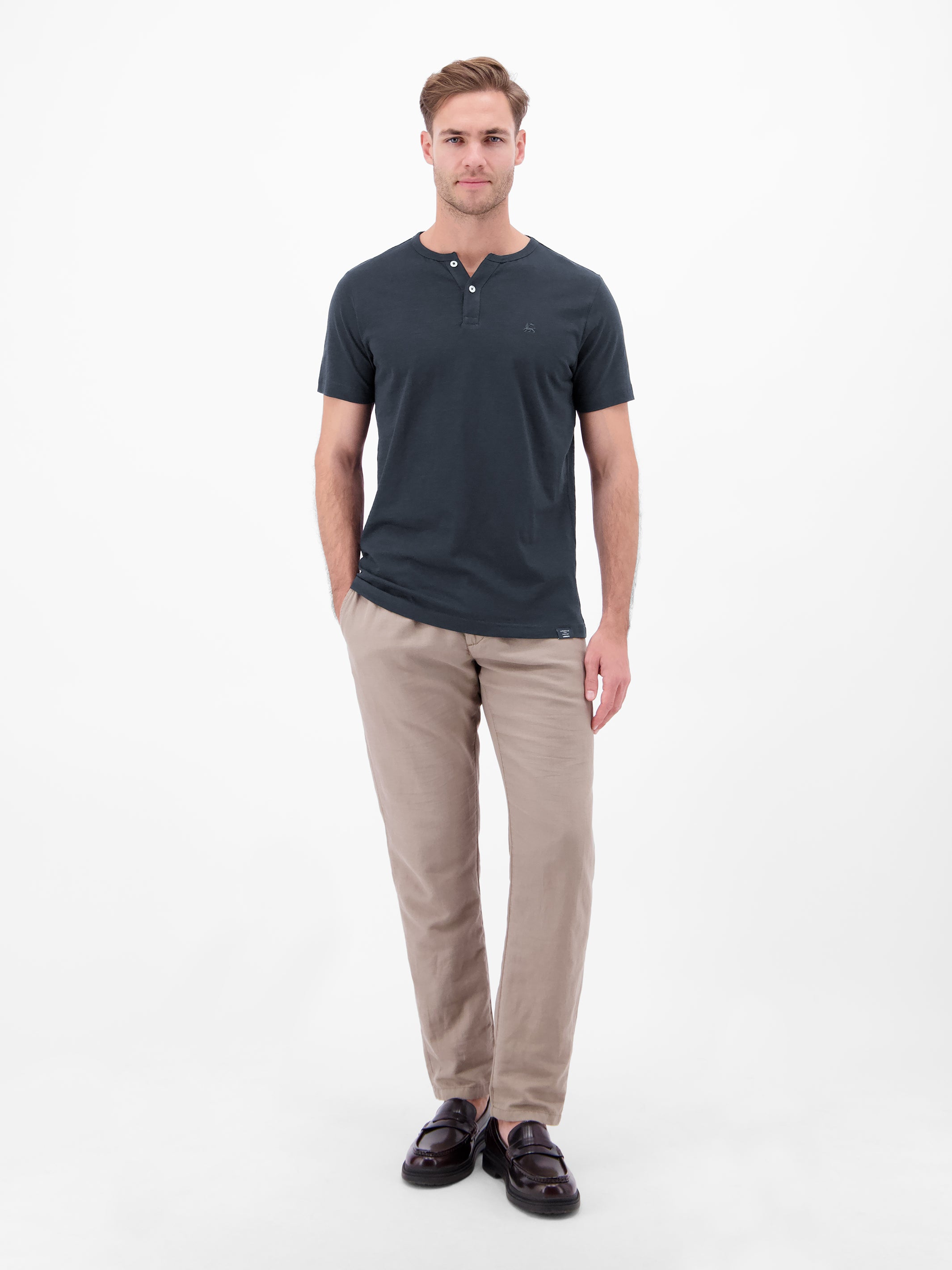 Serafino Shirt mit Rundhalsausschnitt und Knopfleiste - T-Shirt Rundhals