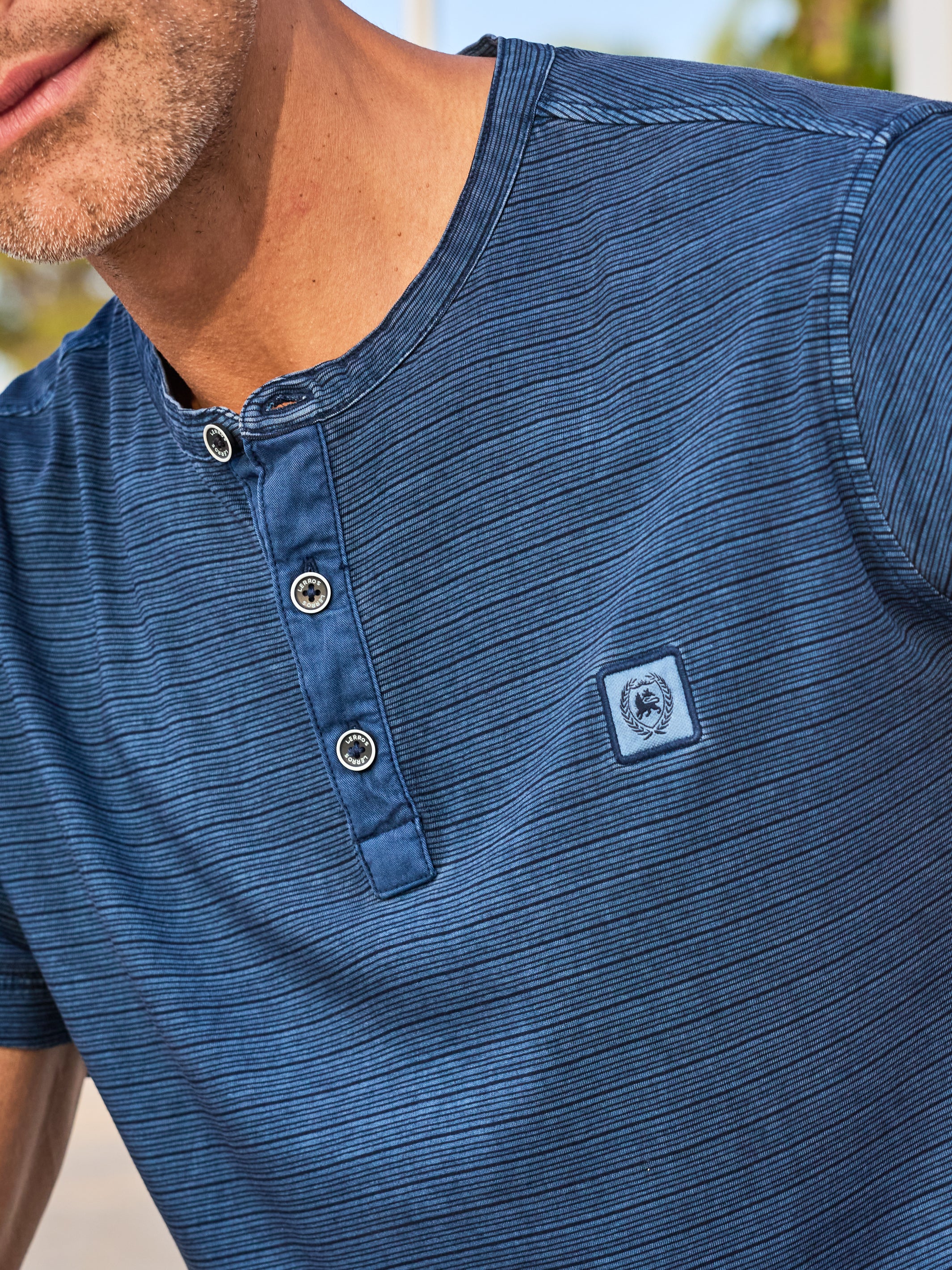 T-Shirt in Fineliner-Optik, Rundhalsausschnitt - T-Shirt Rundhals