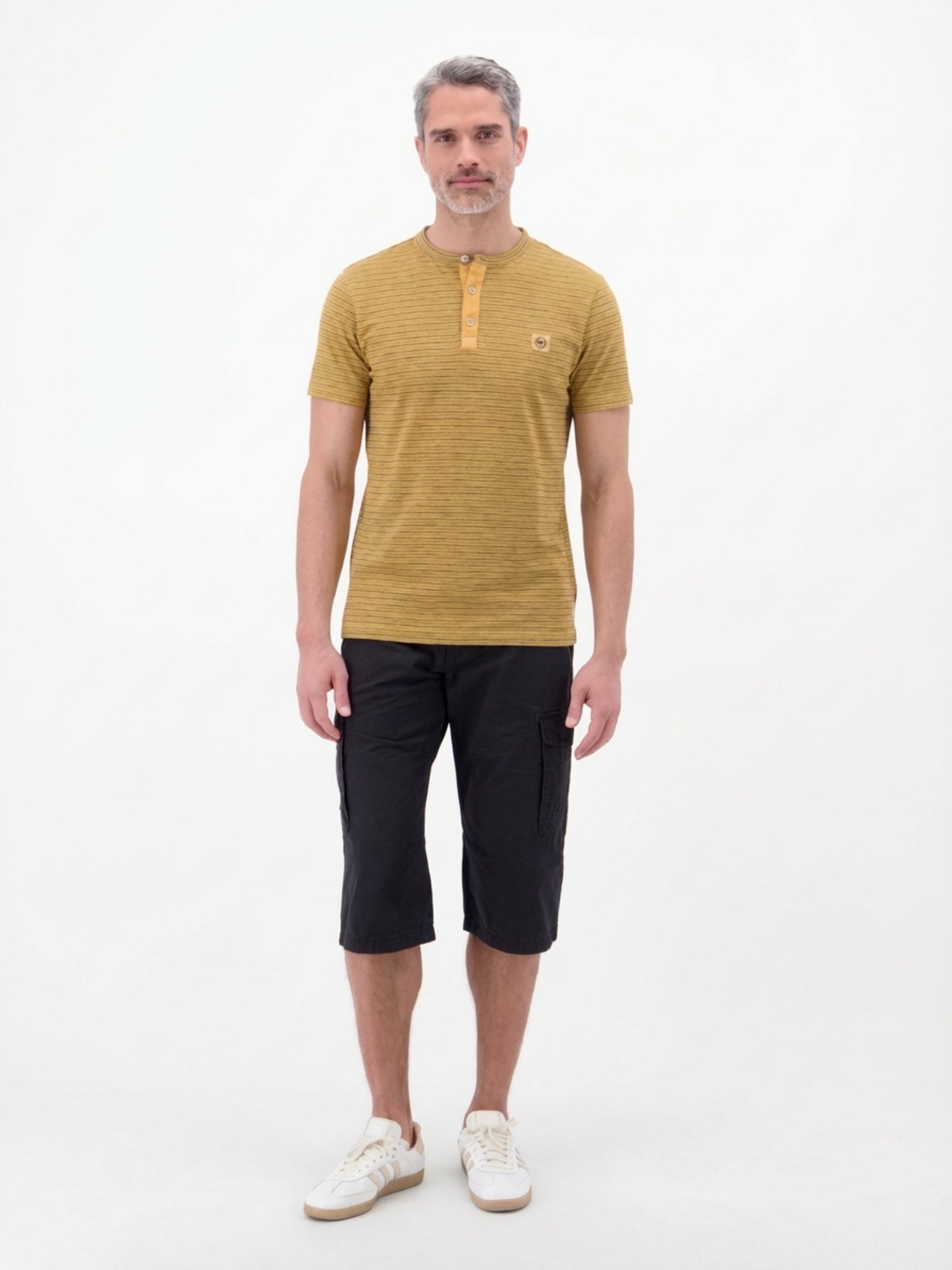 T-Shirt in Fineliner-Optik, Rundhalsausschnitt - T-Shirt Rundhals