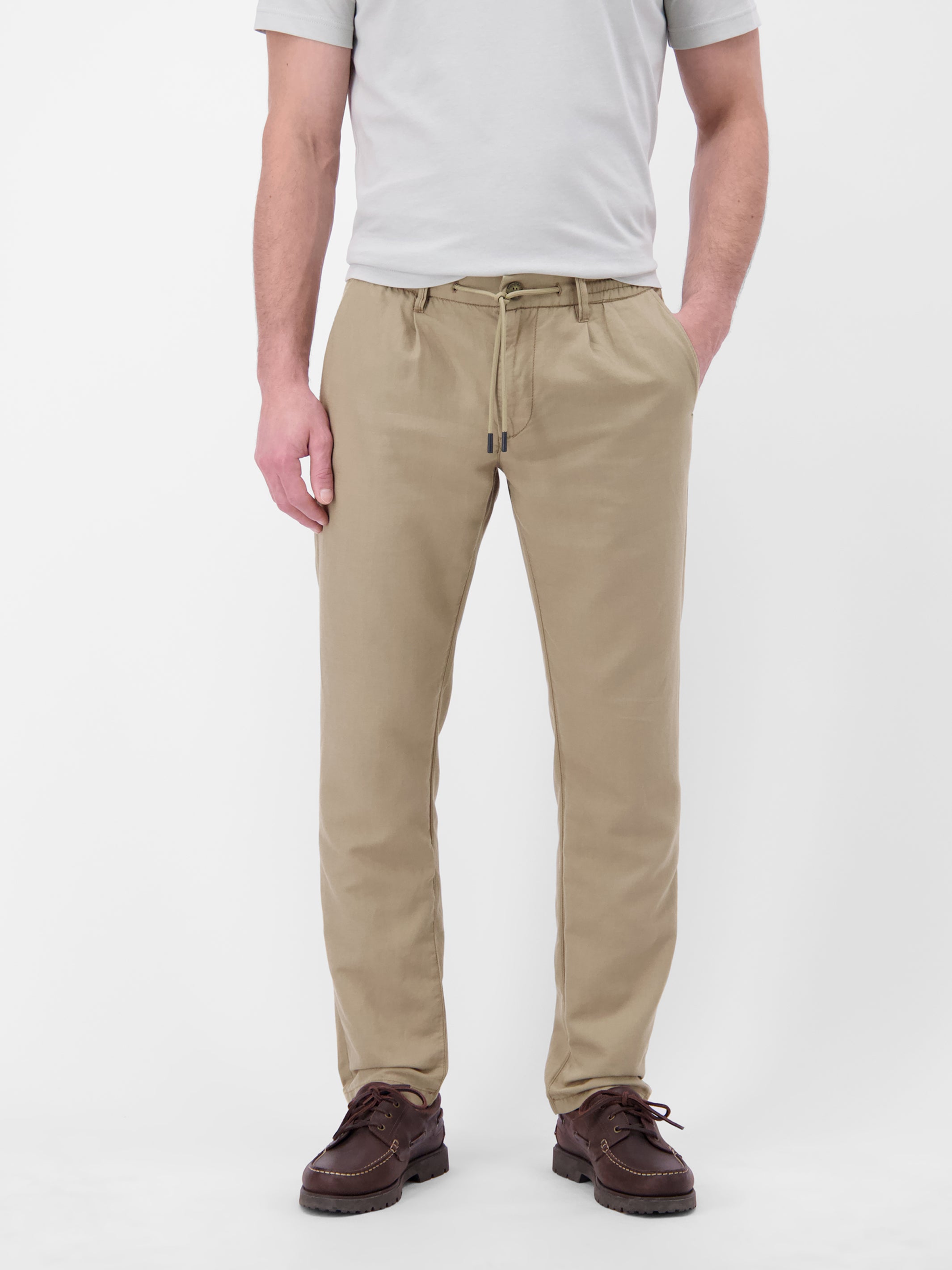 Leichte Chino mit Gürtelschlaufen, Baumwollmix - Chinohosen