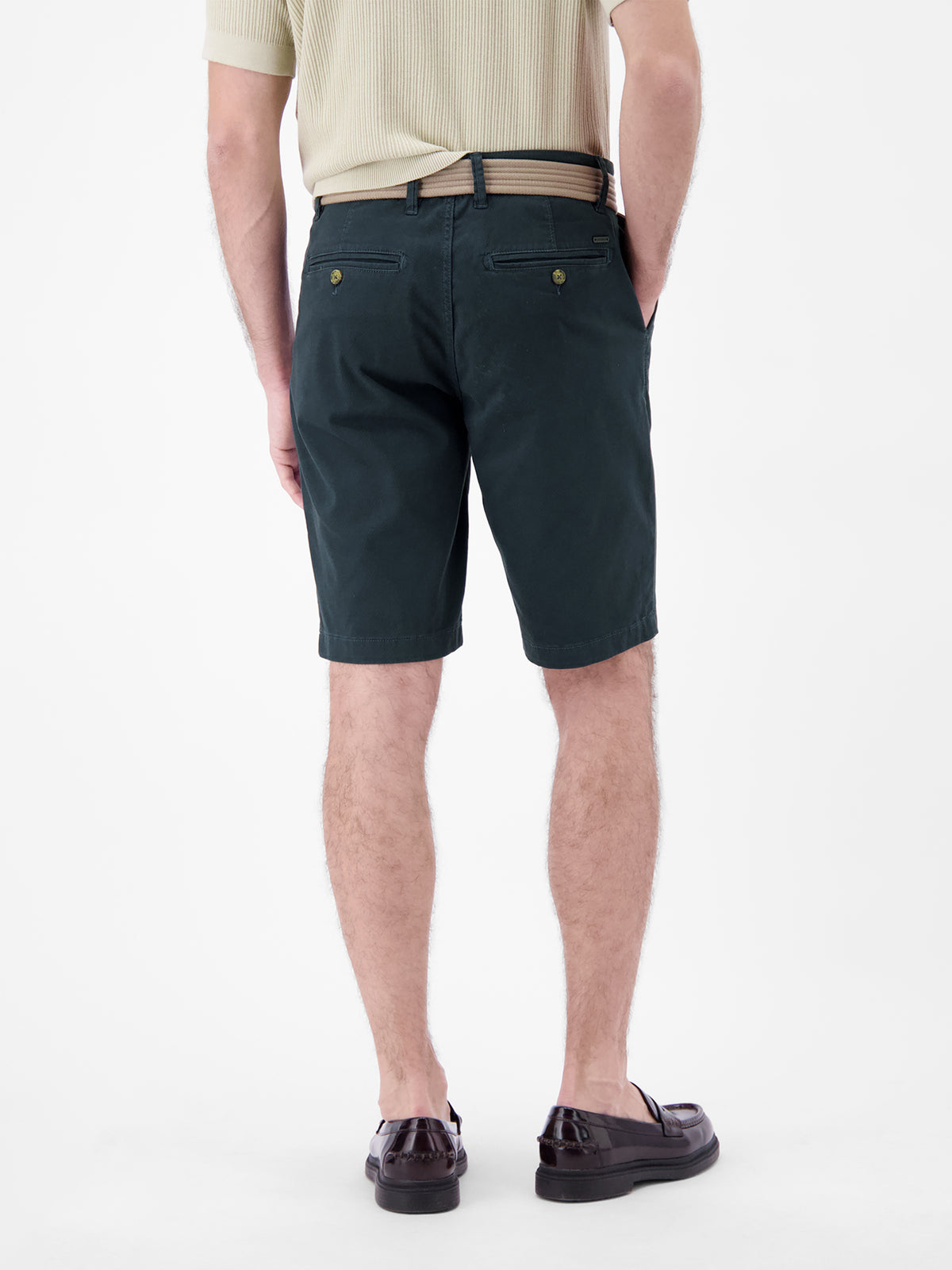 Bequeme Chino-Bermuda mit Gürtel und Minimalprint - Chino Shorts