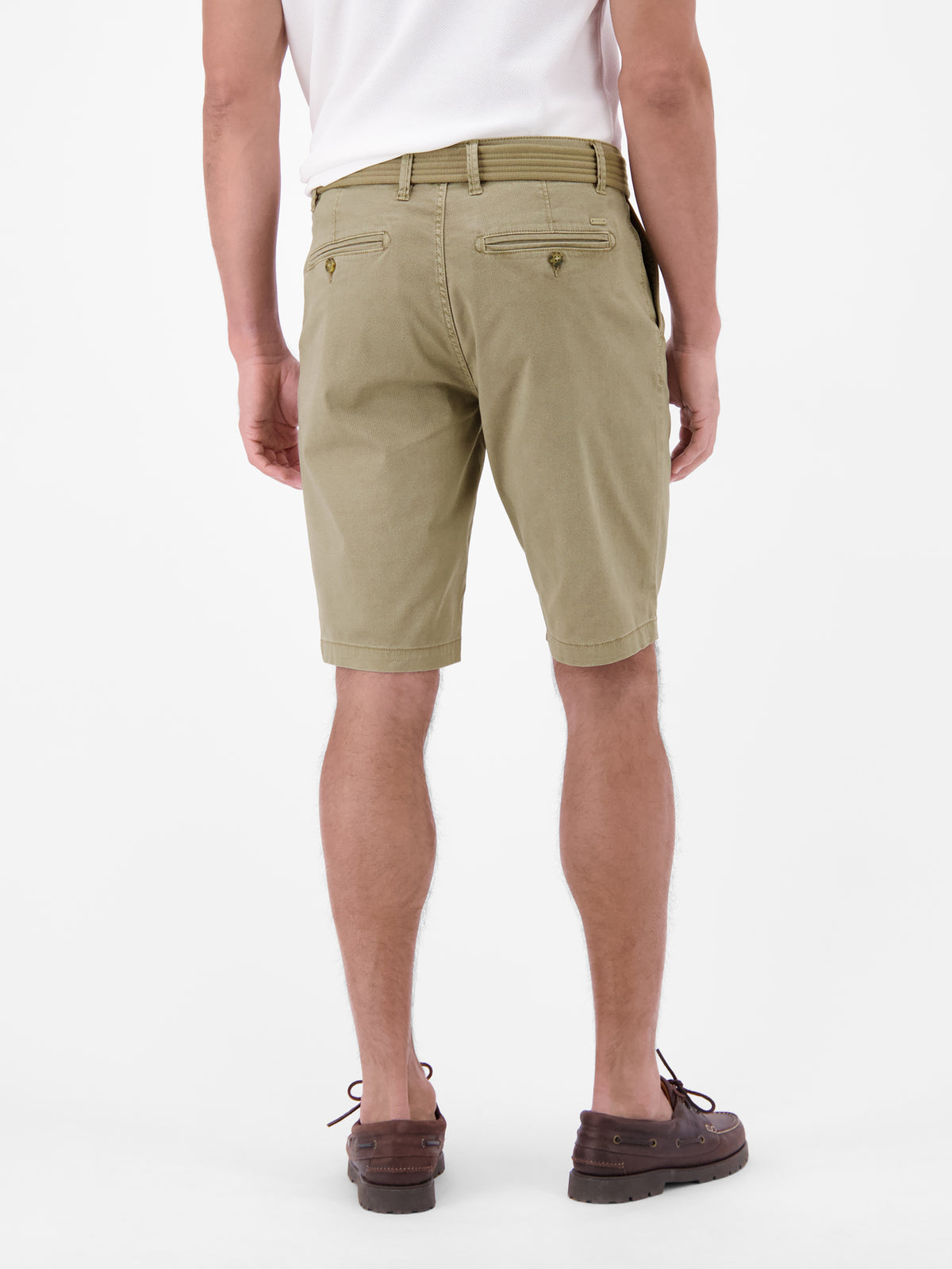 Bequeme Chino-Bermuda mit Gürtel und Minimalprint - Chino Shorts