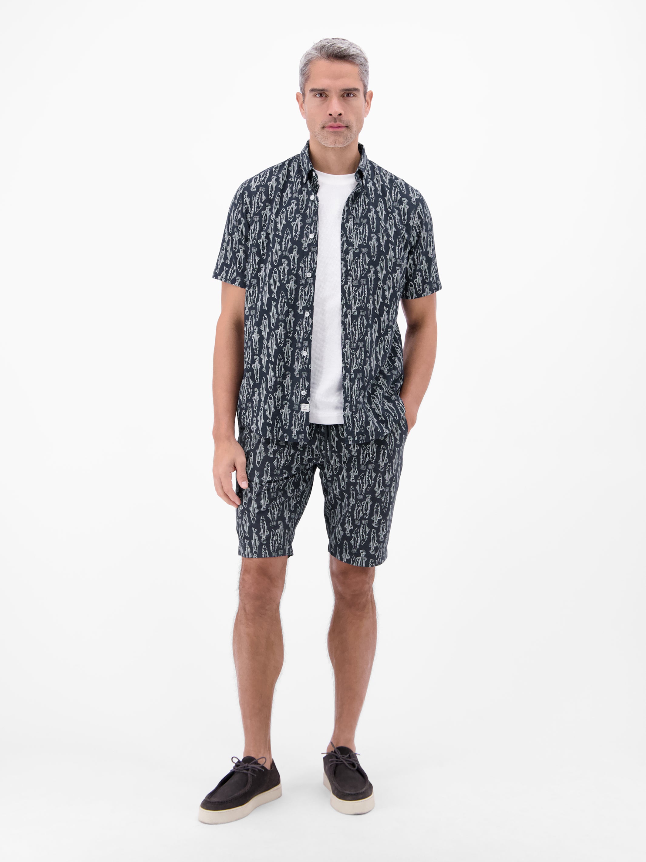 Leichte Chino-Bermuda mit marinem Print - Chino Shorts